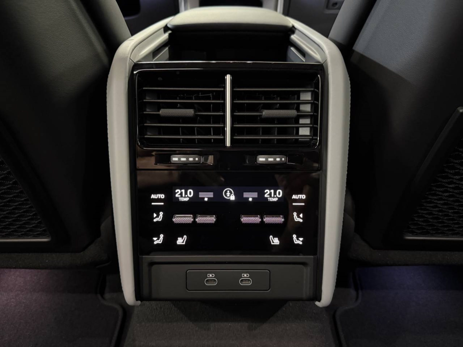 PORSCHE Cayenne Electric-image-19