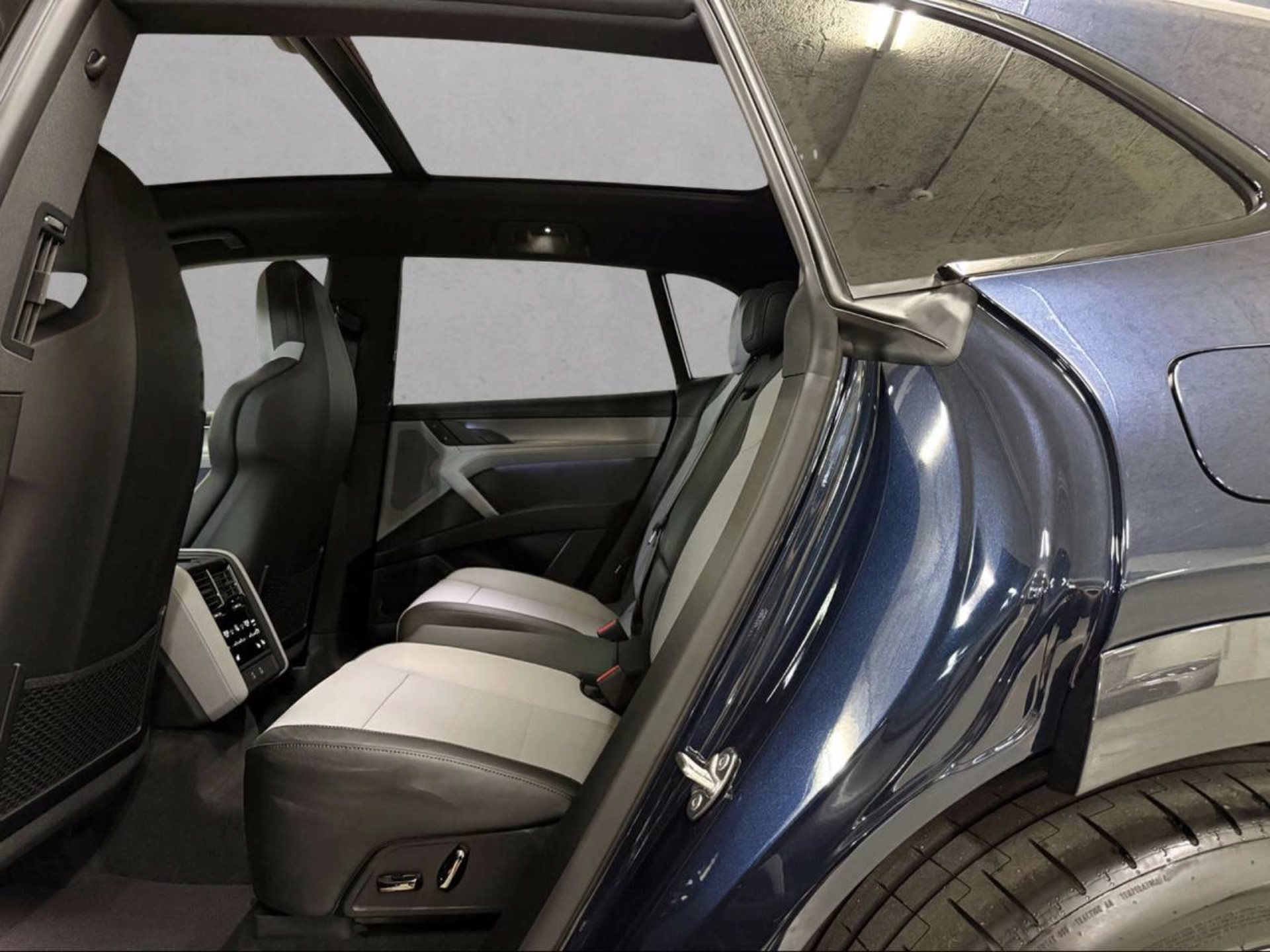 PORSCHE Cayenne Electric-image-20