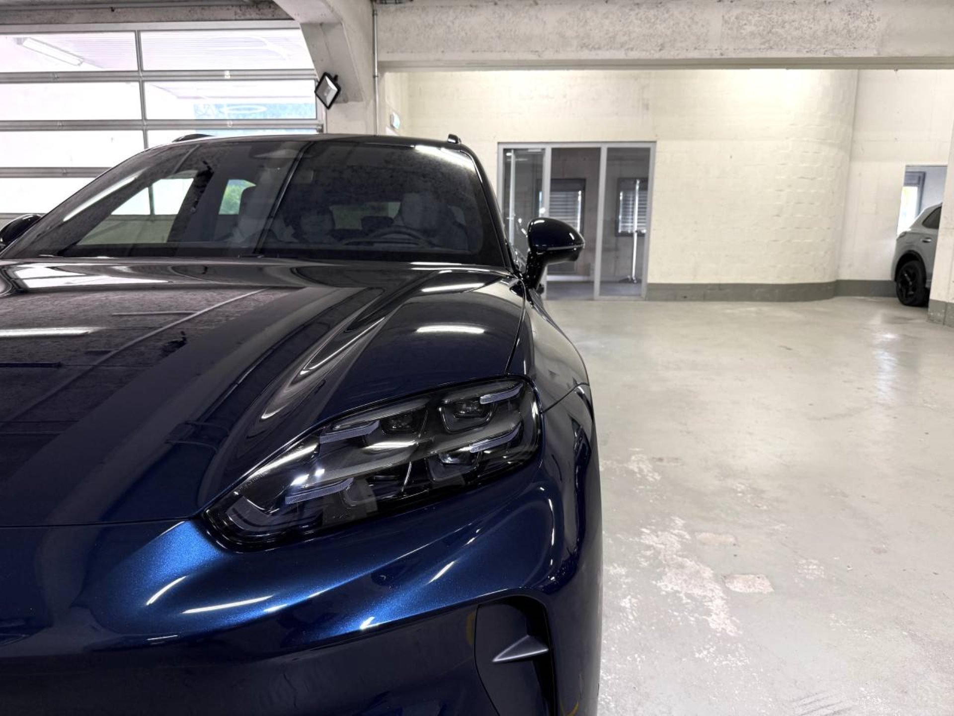 PORSCHE Cayenne Electric-image-22