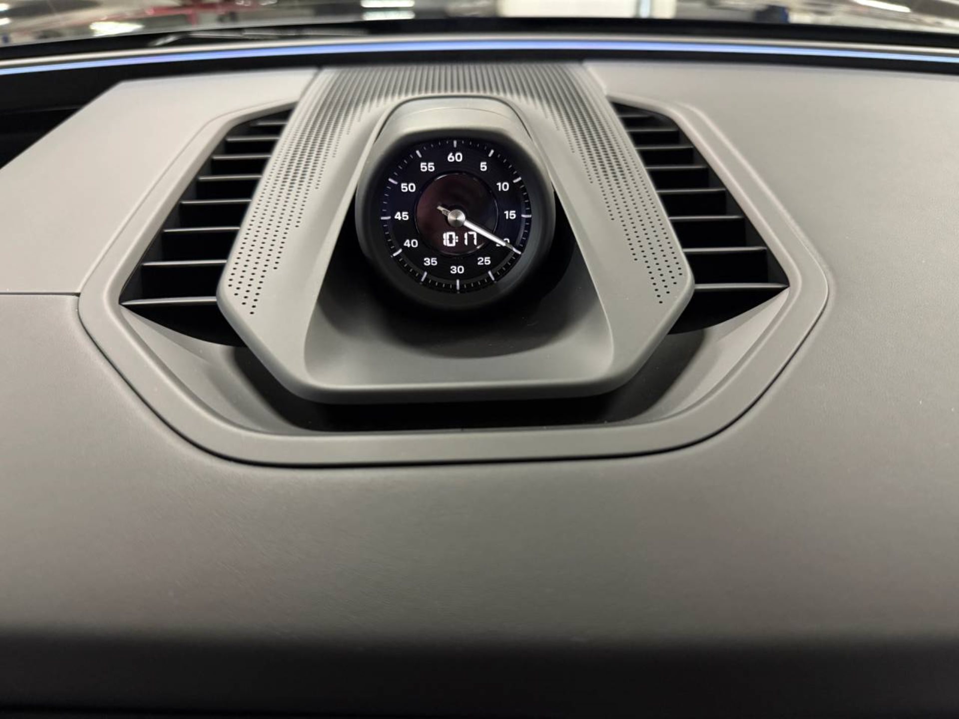 PORSCHE Cayenne Electric-image-28