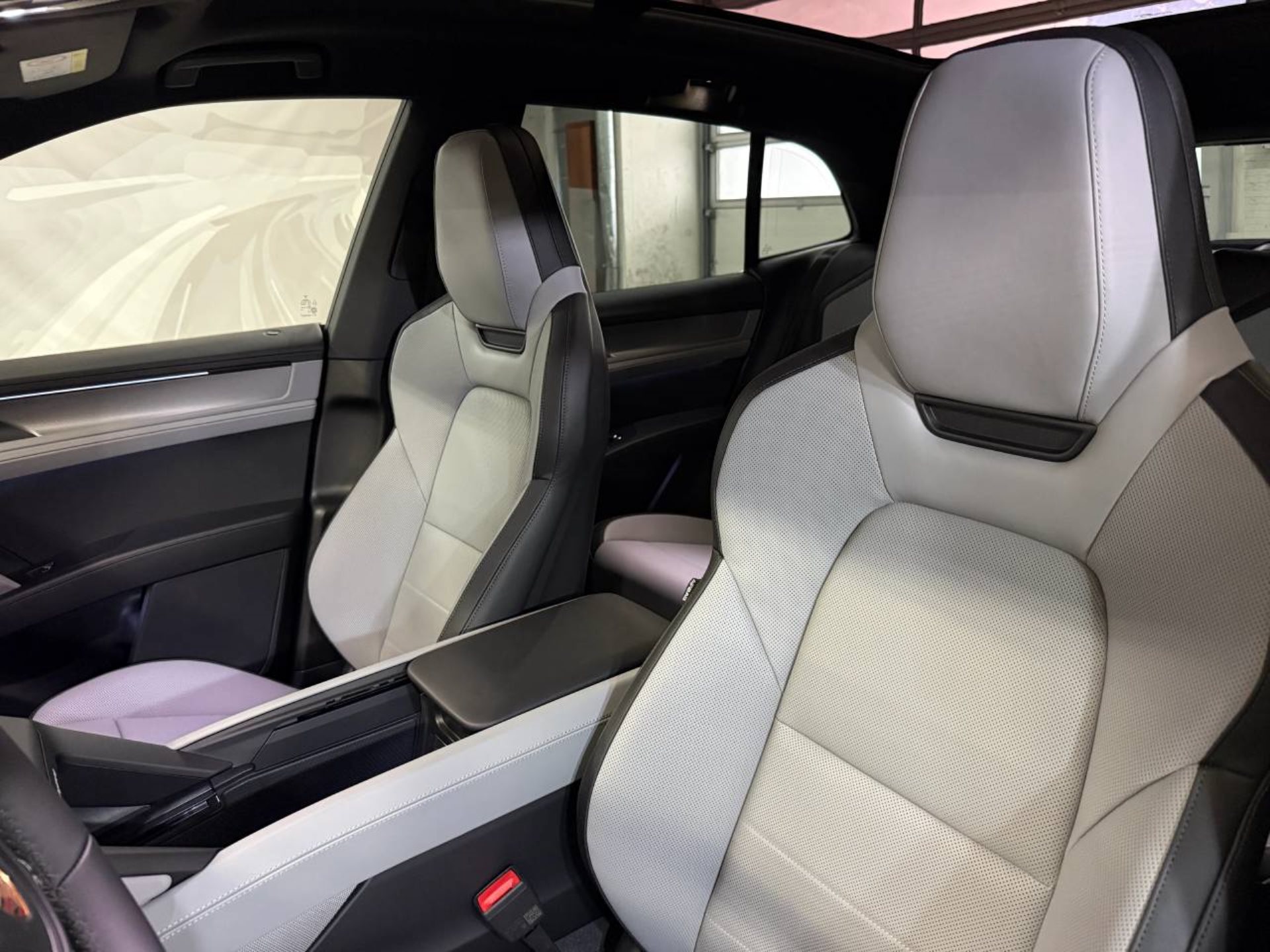 PORSCHE Cayenne Electric-image-4