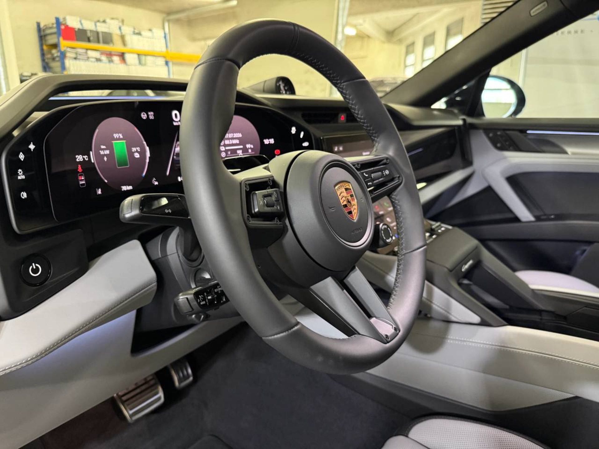PORSCHE Cayenne Electric-image-12