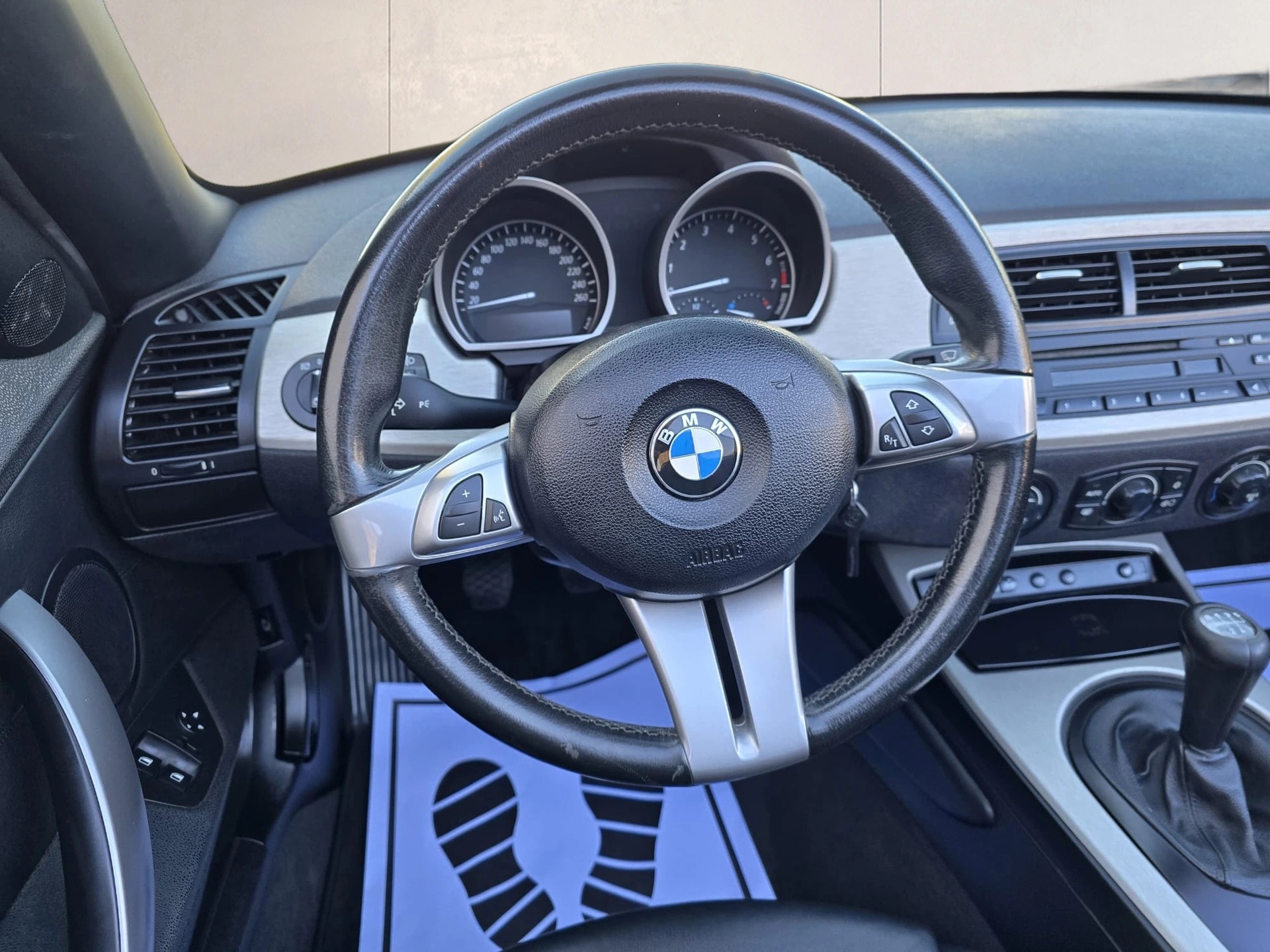 BMW Z4 2.2i Roadster-image-17