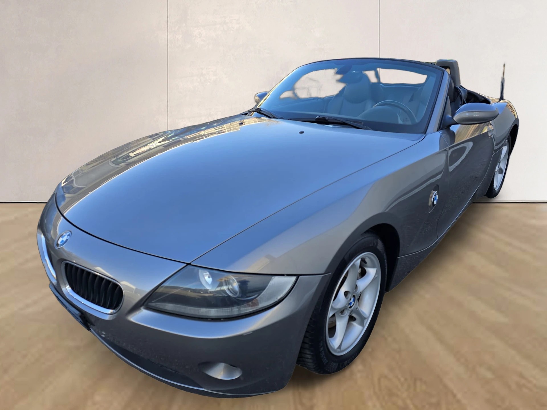 BMW Z4 2.2i Roadster-image-0