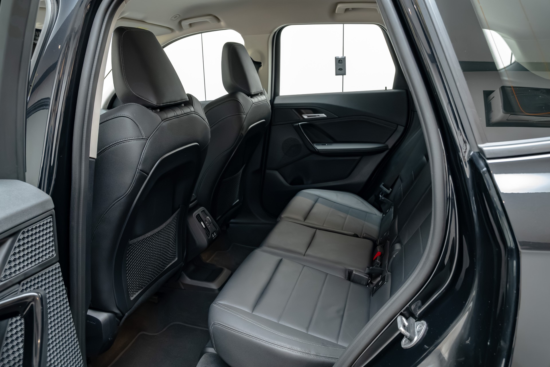 BMW X1 xDrive 23i 48V xLine-image-14