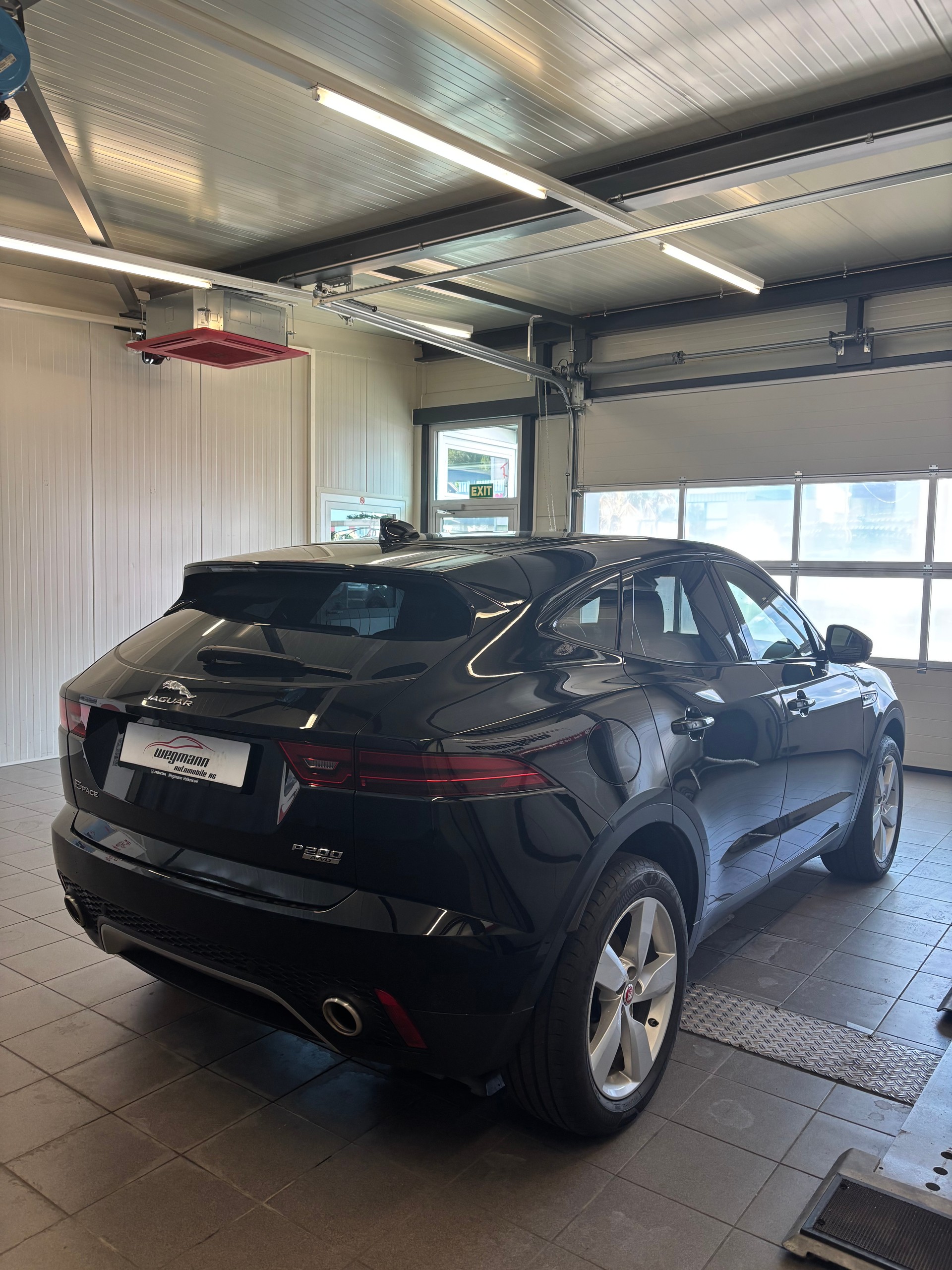 JAGUAR E-Pace 2.0 P200 S AWD Automatik-image-3