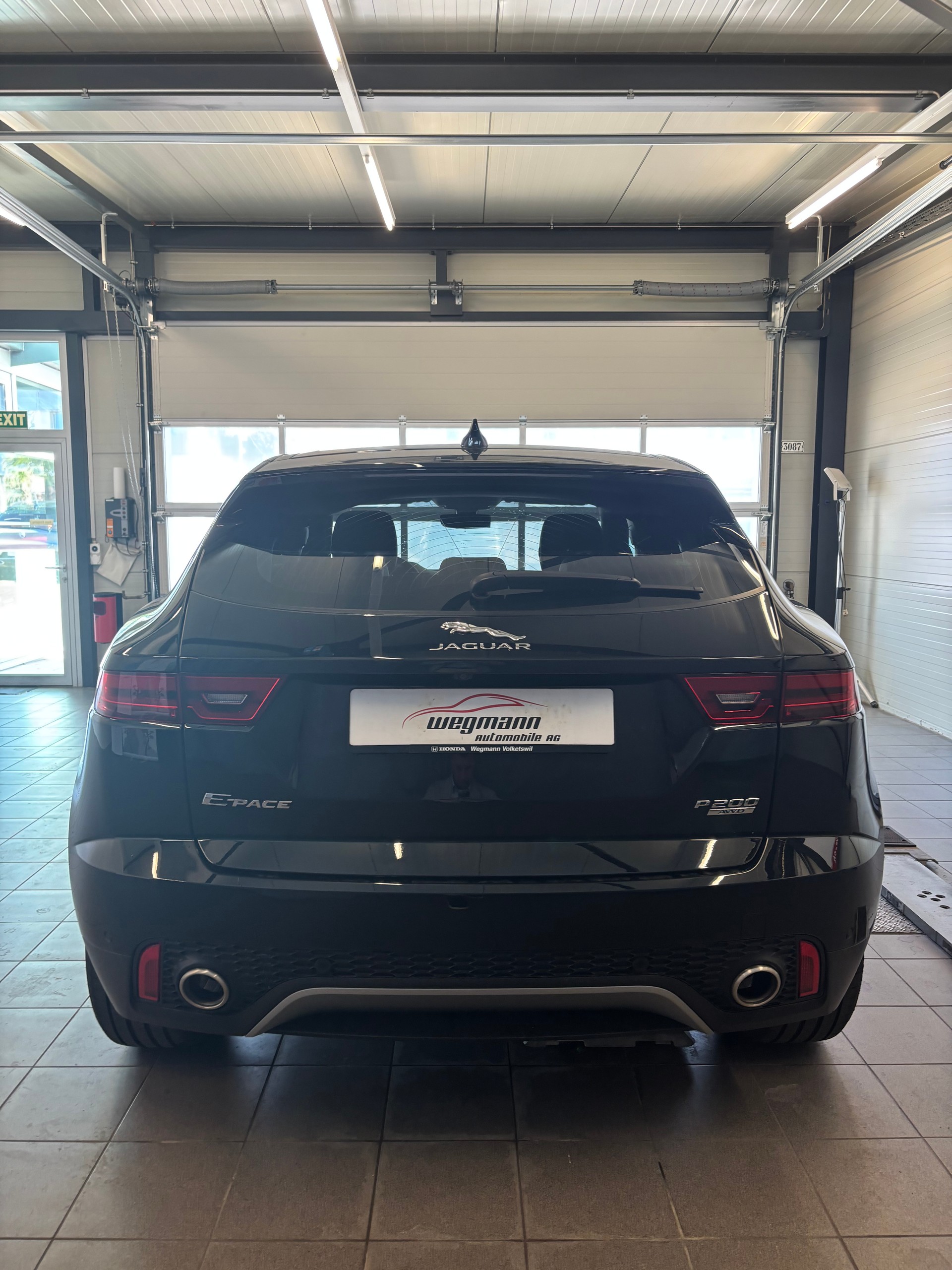 JAGUAR E-Pace 2.0 P200 S AWD Automatik-image-4