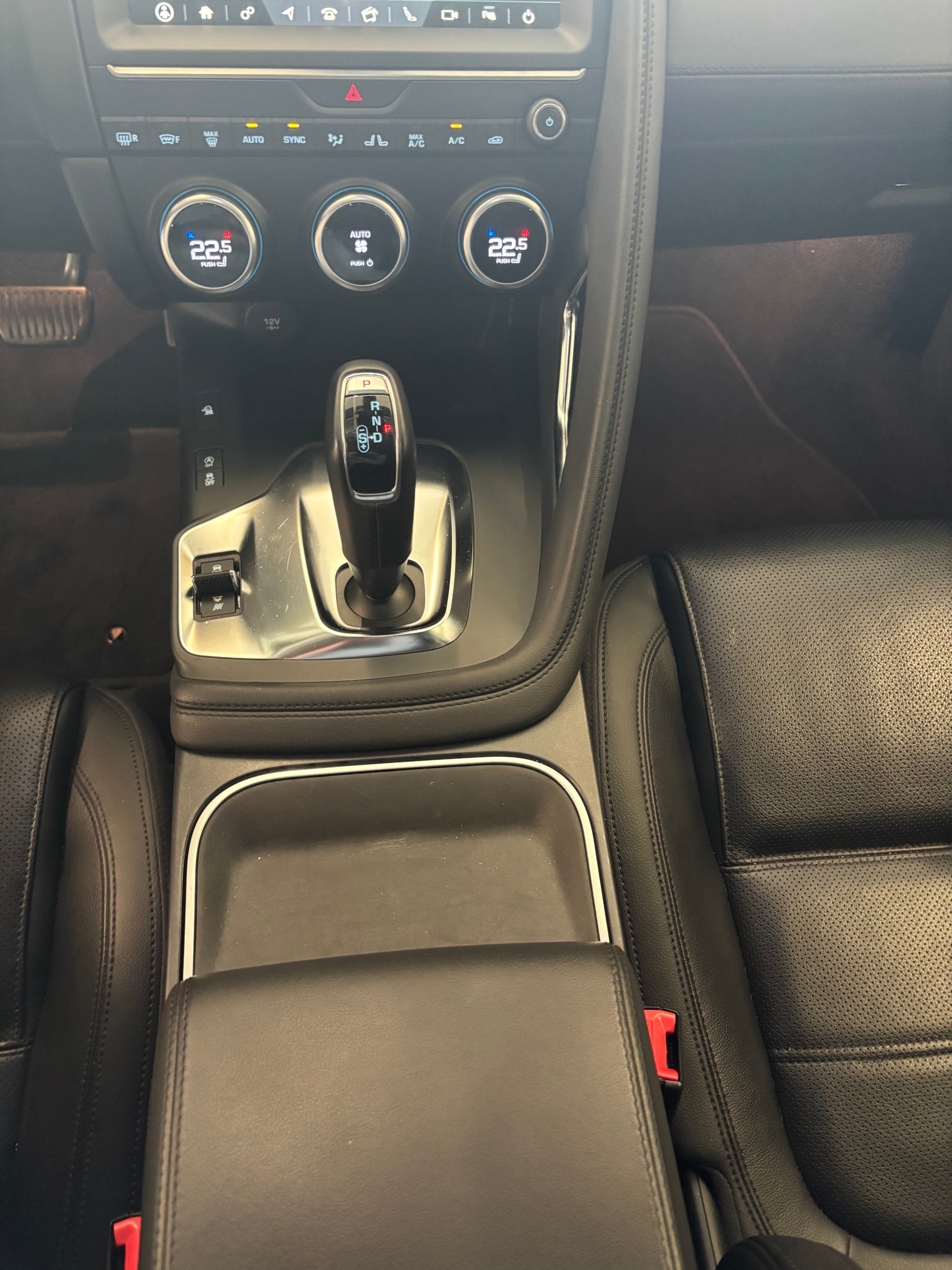 JAGUAR E-Pace 2.0 P200 S AWD Automatik-image-10