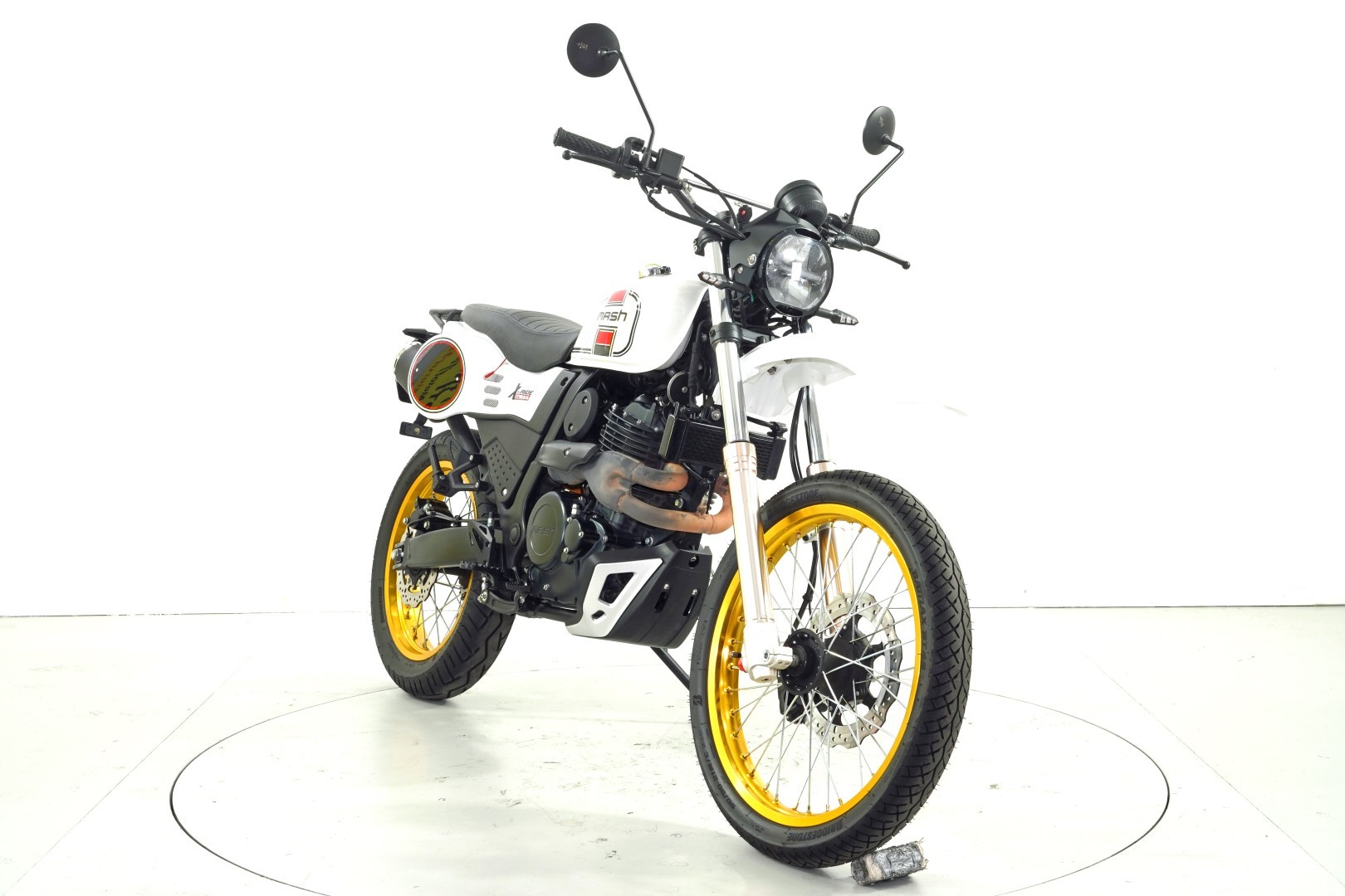 MASH 650 X-Ride-showroom-element-1