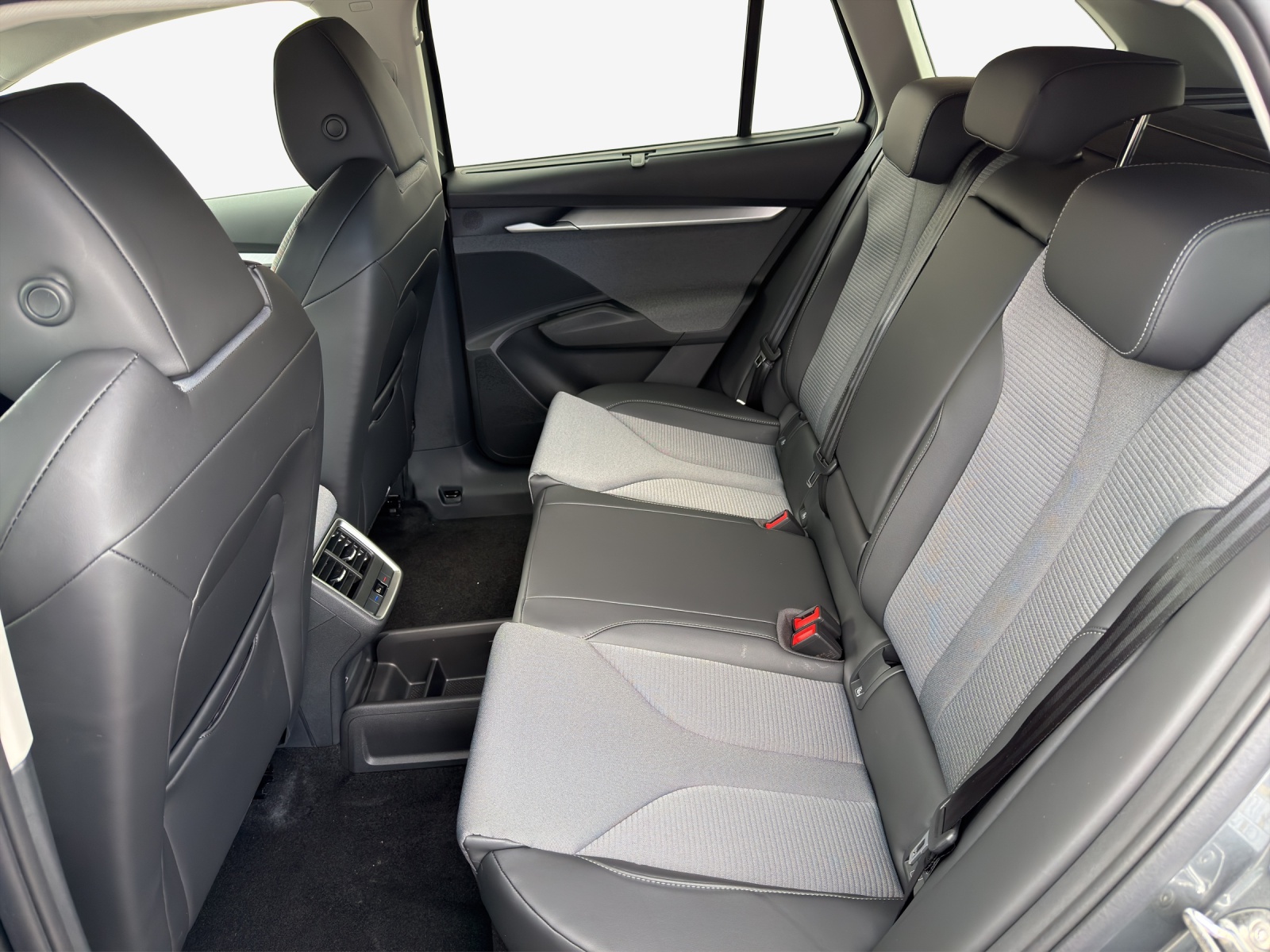 SKODA Enyaq 85x Dynamic 4x4-image-11