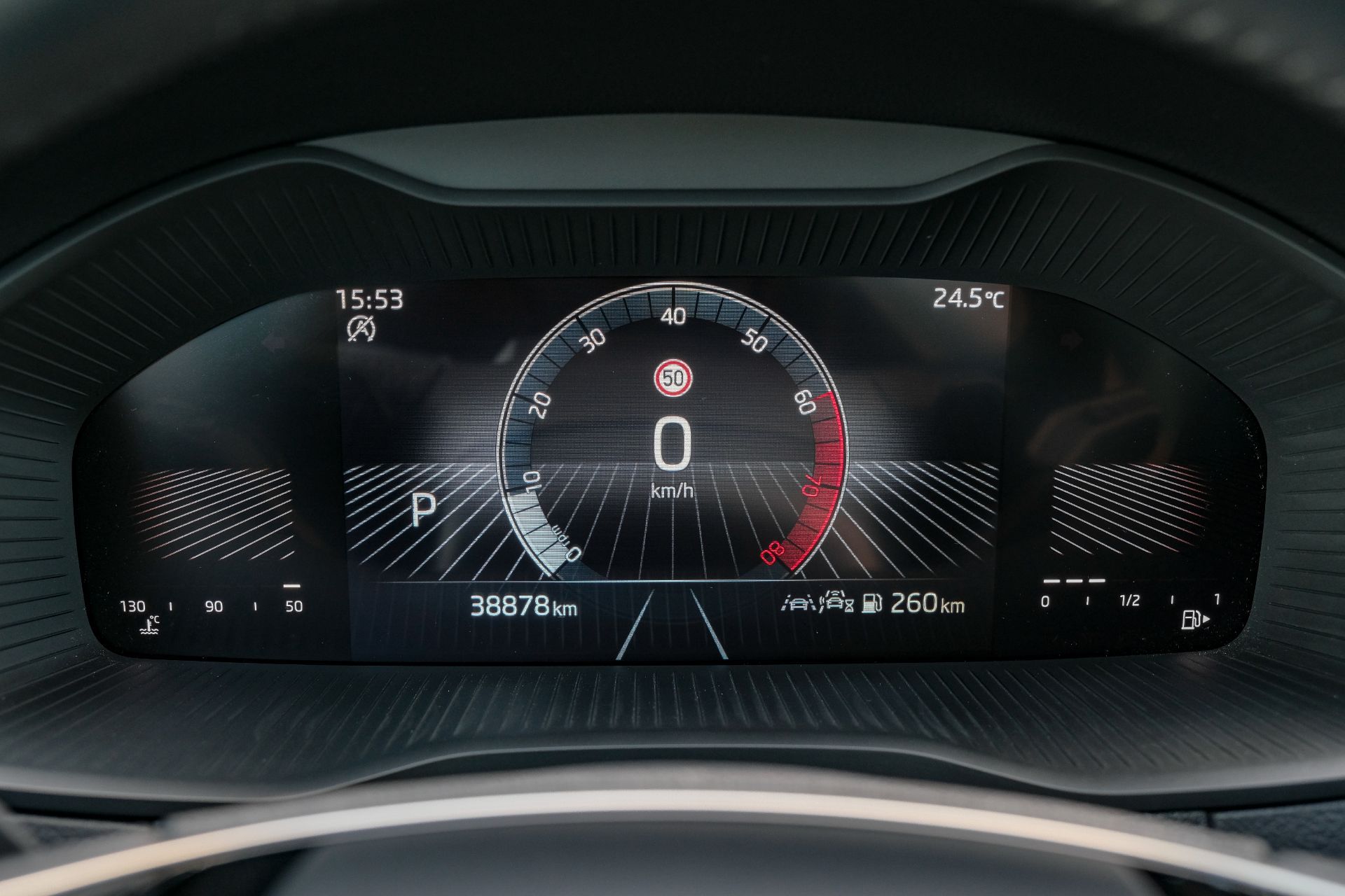 SKODA Karoq 1.5 TSI Fresh DSG-image-16