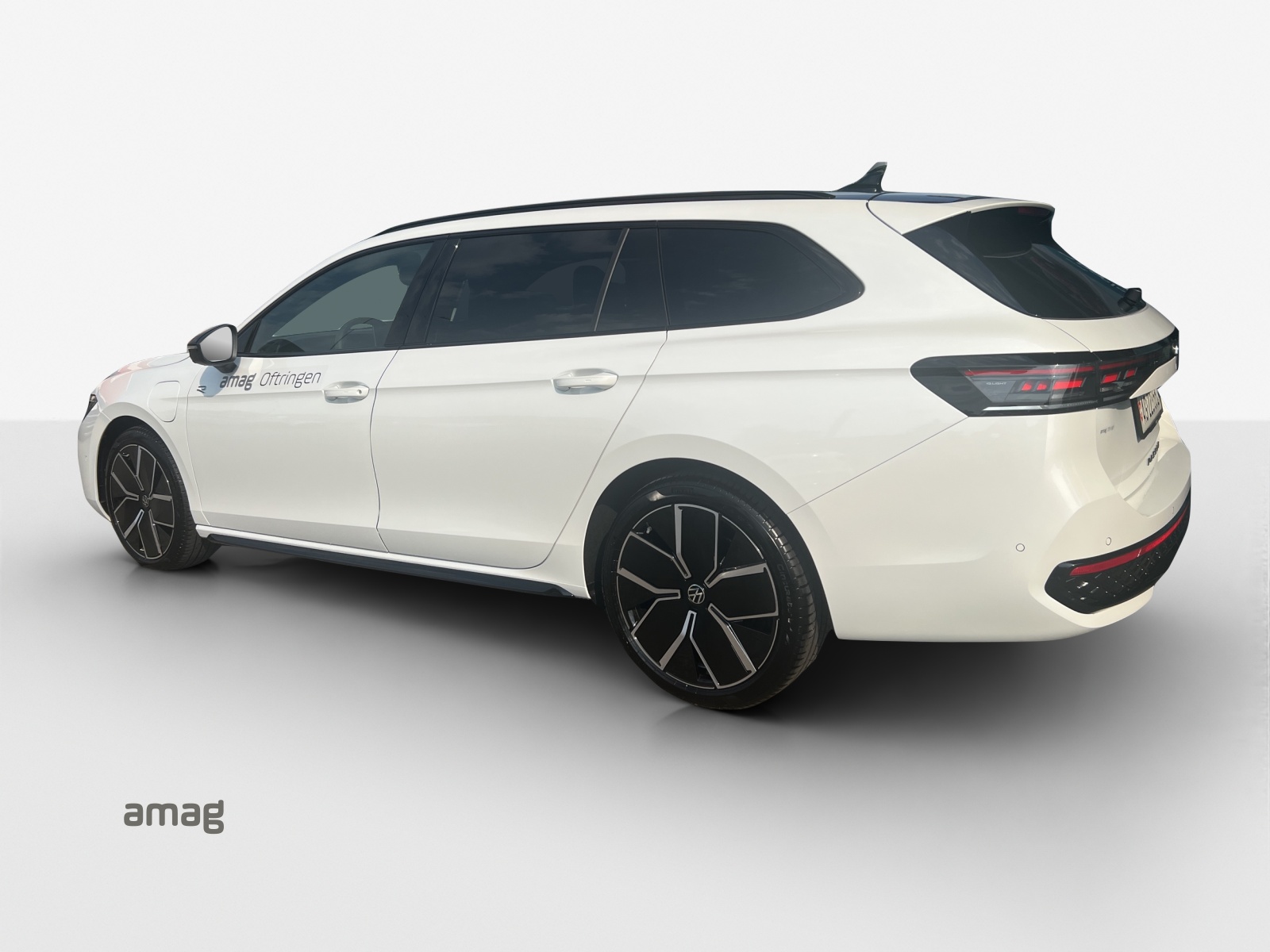 VW Passat Variant 1.5 TSI evo2 Plug-In- Hybrid R-Line DSG-image-2