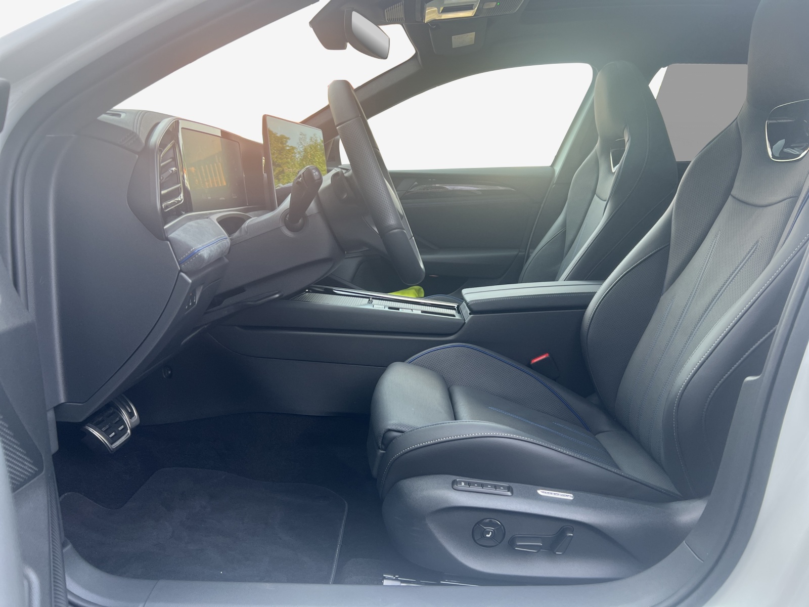 VW Passat Variant 1.5 TSI evo2 Plug-In- Hybrid R-Line DSG-image-7