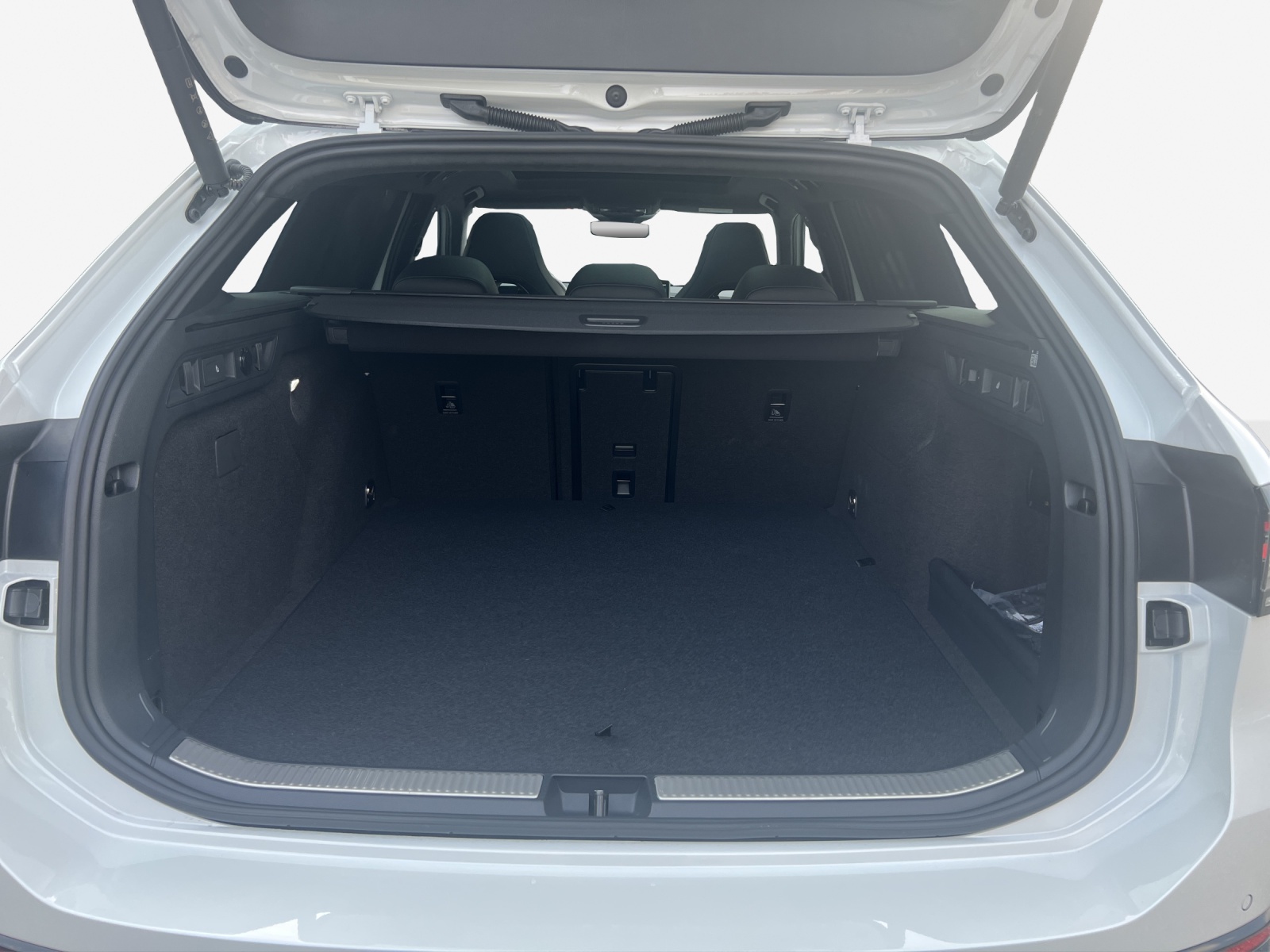 VW Passat Variant 1.5 TSI evo2 Plug-In- Hybrid R-Line DSG-image-12