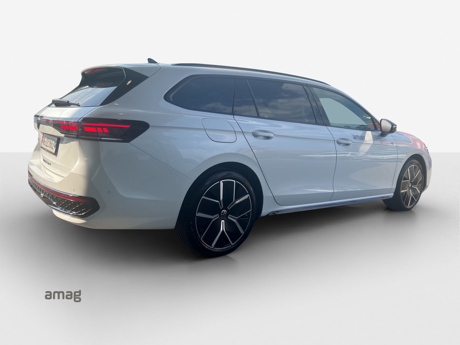 VW Passat Variant 1.5 TSI evo2 Plug-In- Hybrid R-Line DSG-image-4