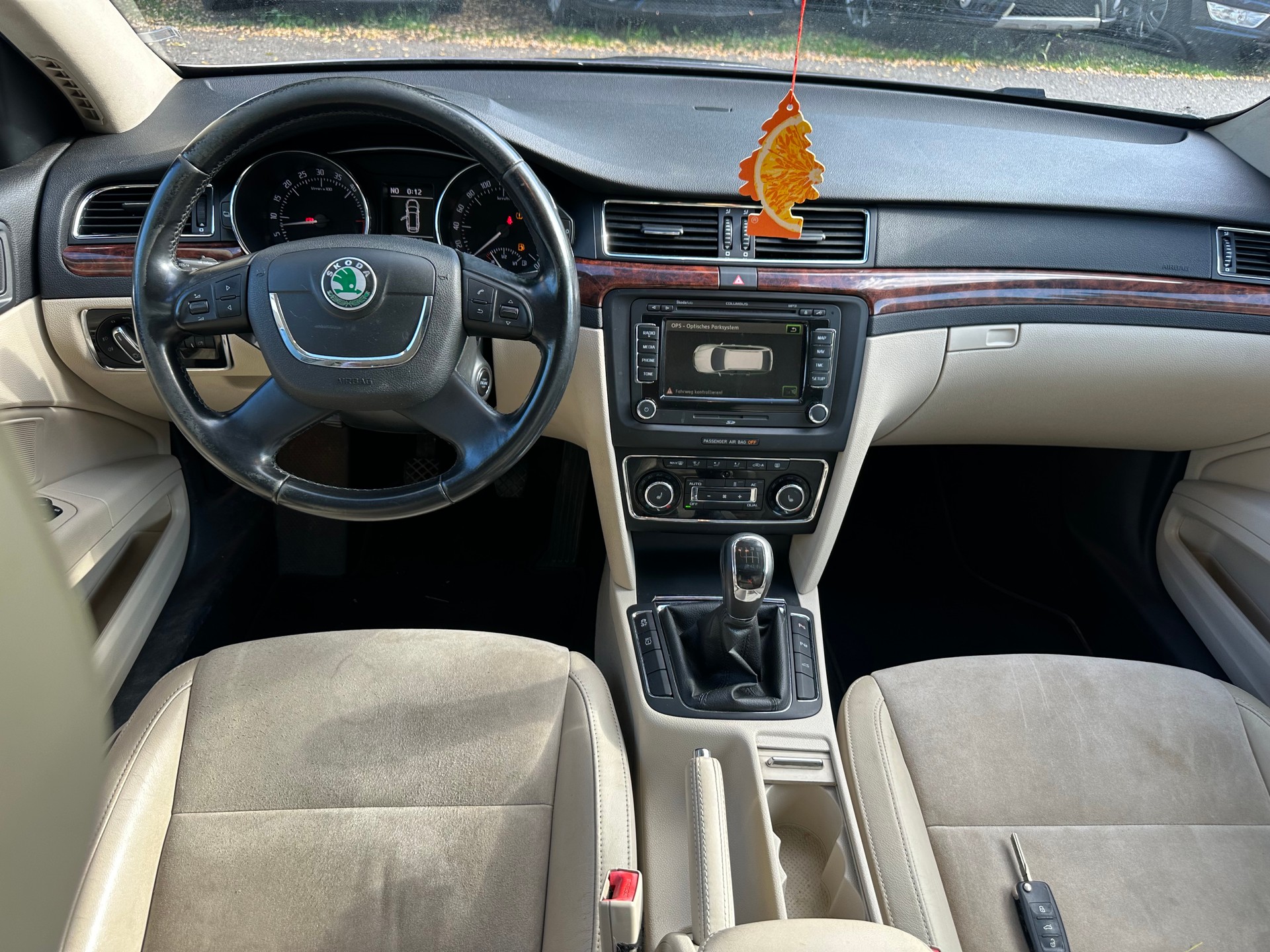 SKODA Superb Combi 2.0 TDi Ambition 4x4-image-9