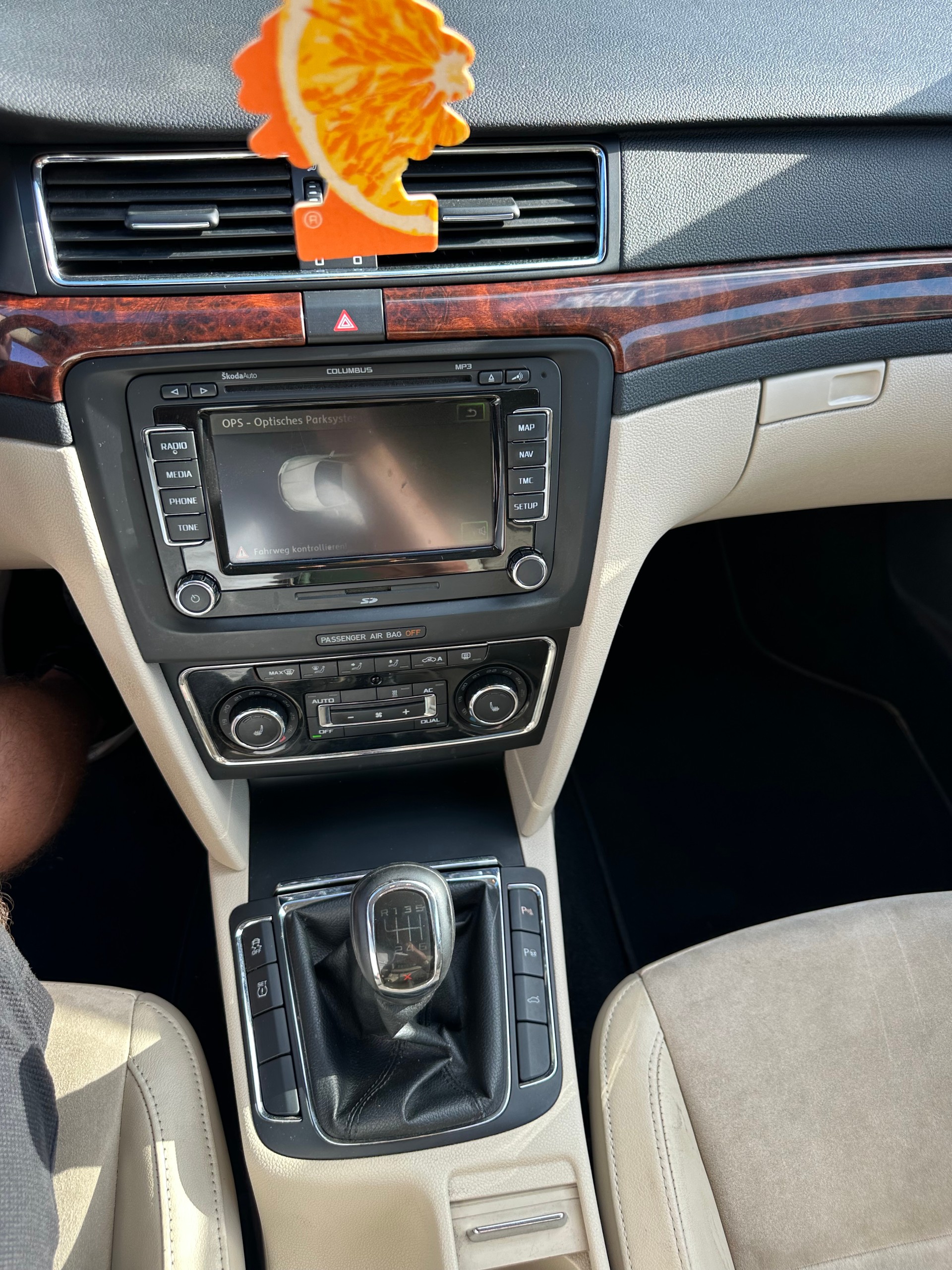 SKODA Superb Combi 2.0 TDi Ambition 4x4-image-11