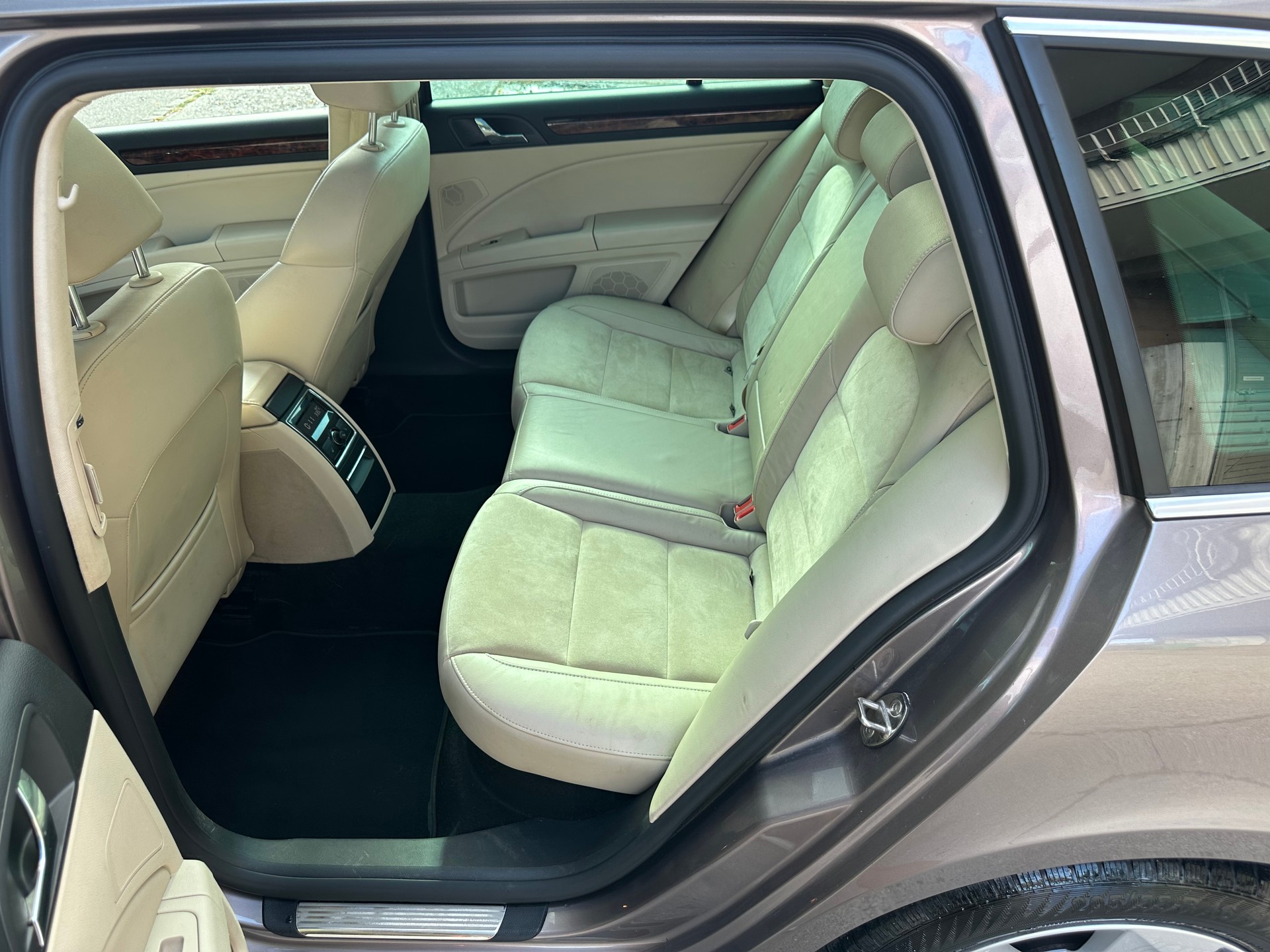 SKODA Superb Combi 2.0 TDi Ambition 4x4-image-8