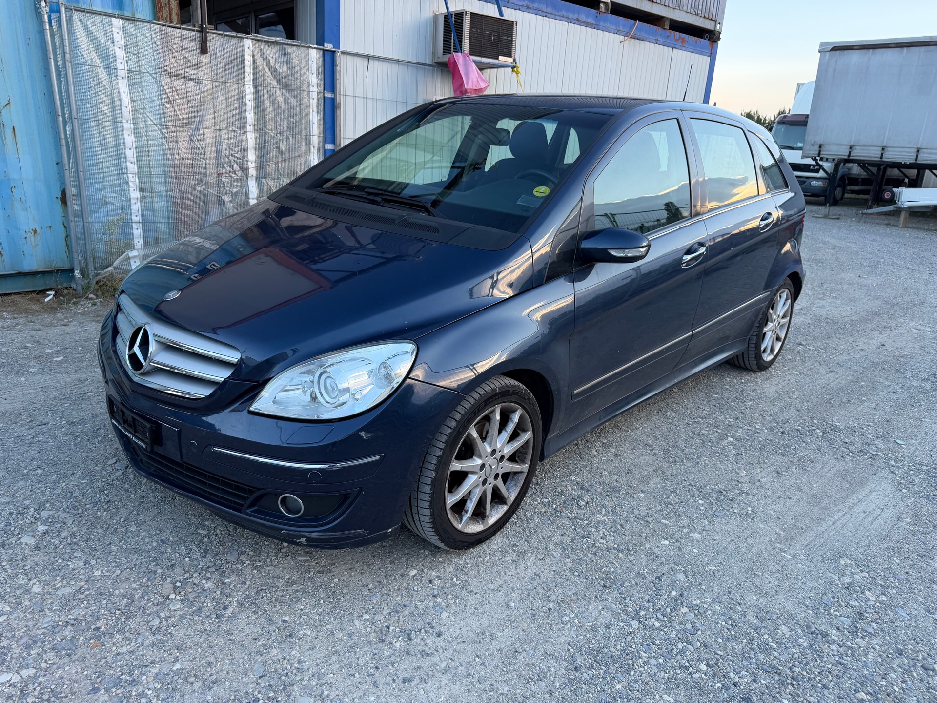 MERCEDES-BENZ B 200 T-image-6