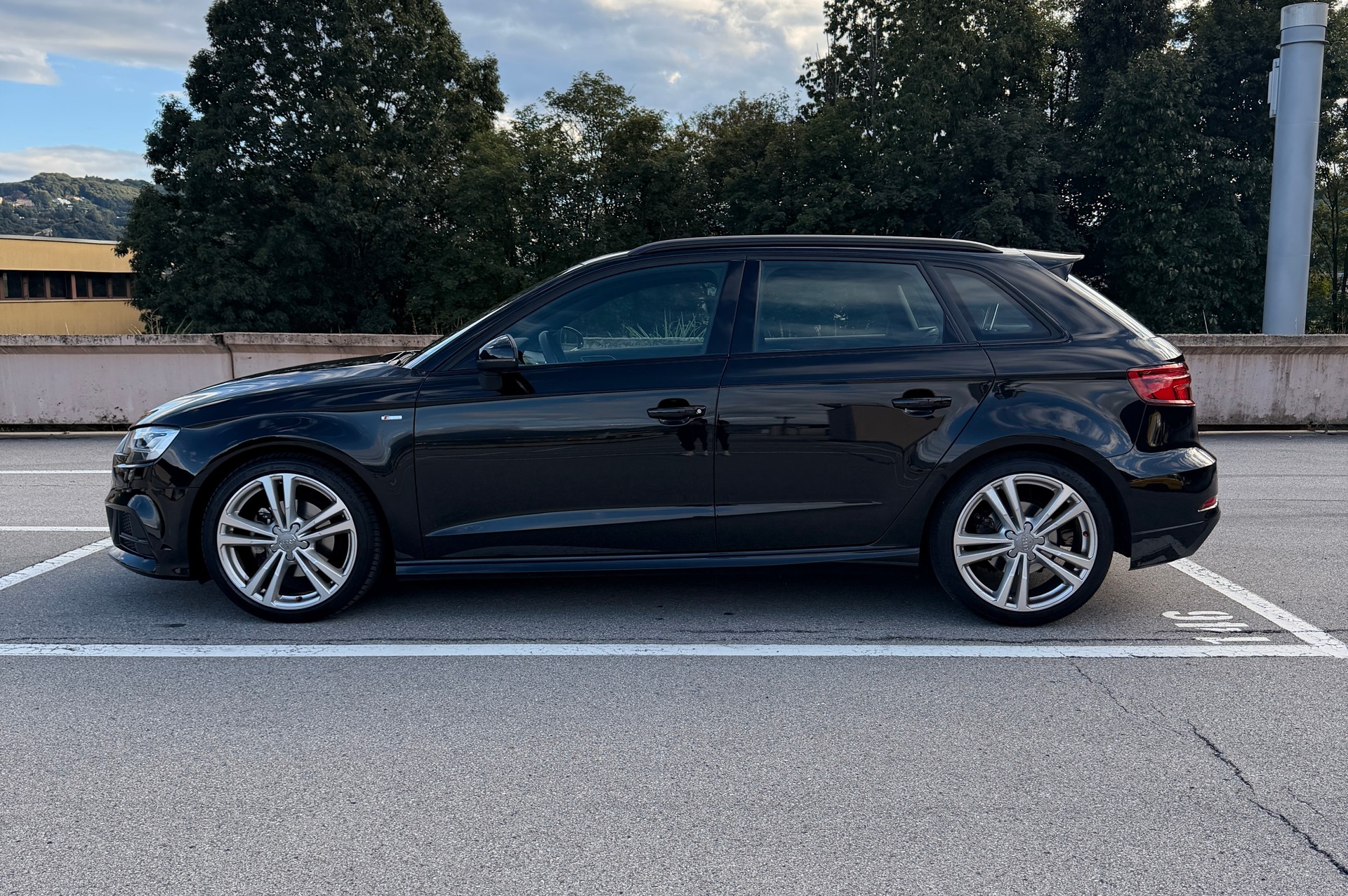 AUDI A3 Sportback 35 TFSI Sport S-tronic-image-6