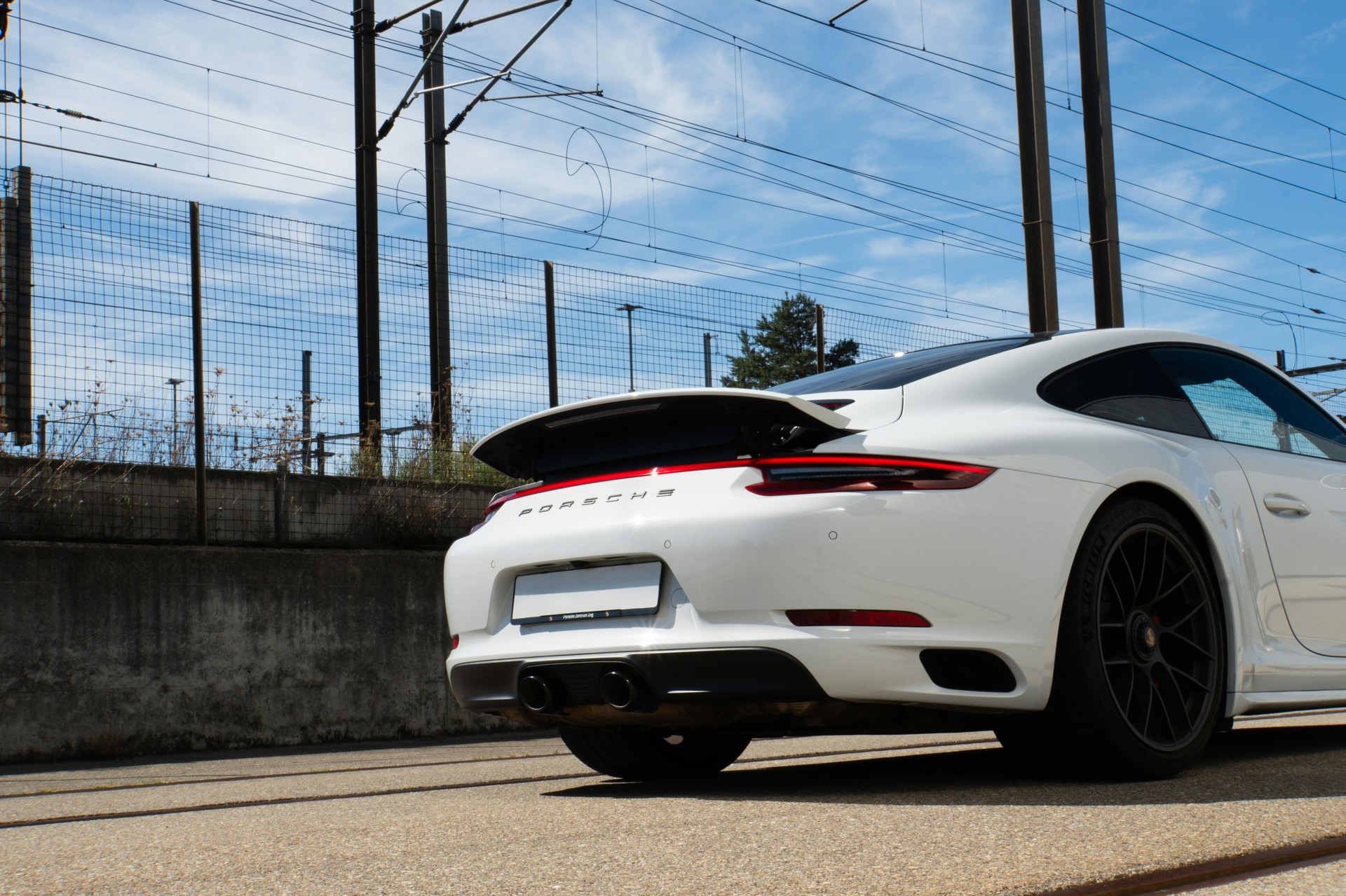 PORSCHE 911 Carrera 4 GTS PDK-image-1