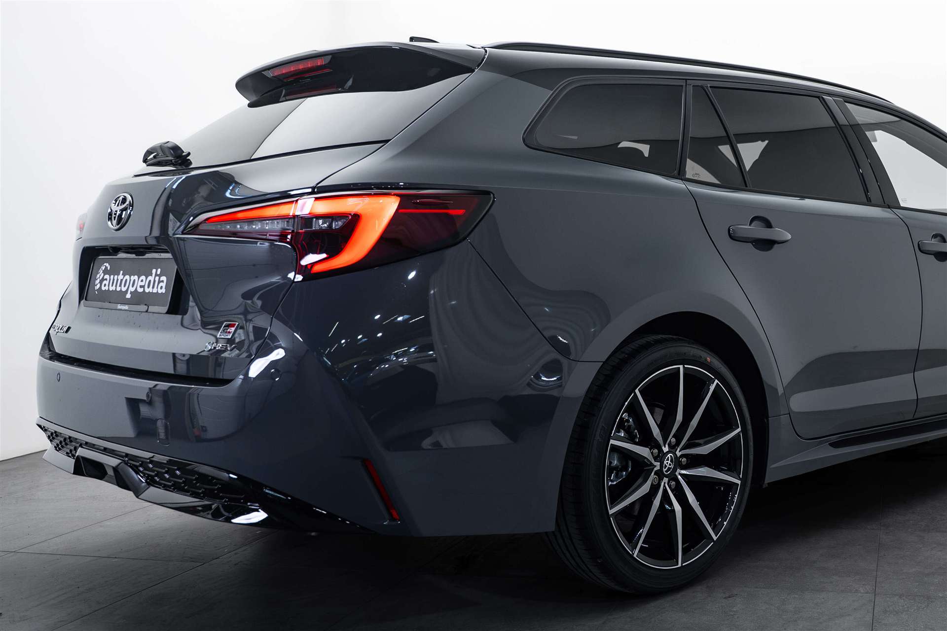 TOYOTA Corolla Touring Sports 2.0 HSD GR Sport e-CVT Automat-image-3