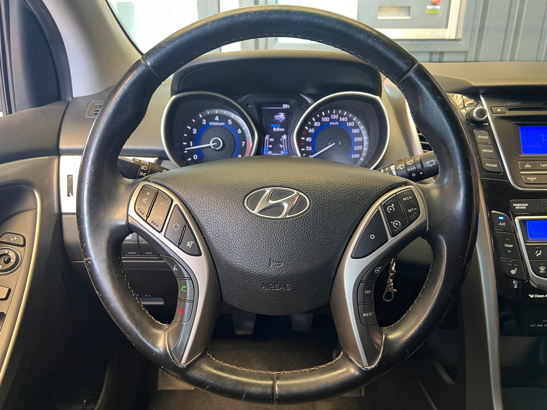 HYUNDAI i30 1.6 GDI Style-image-6
