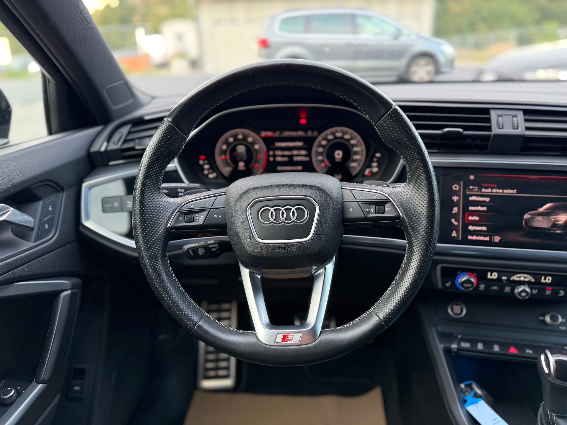 AUDI Q3 Sportback 35 TFSI S line Attraction S-tronic-image-13