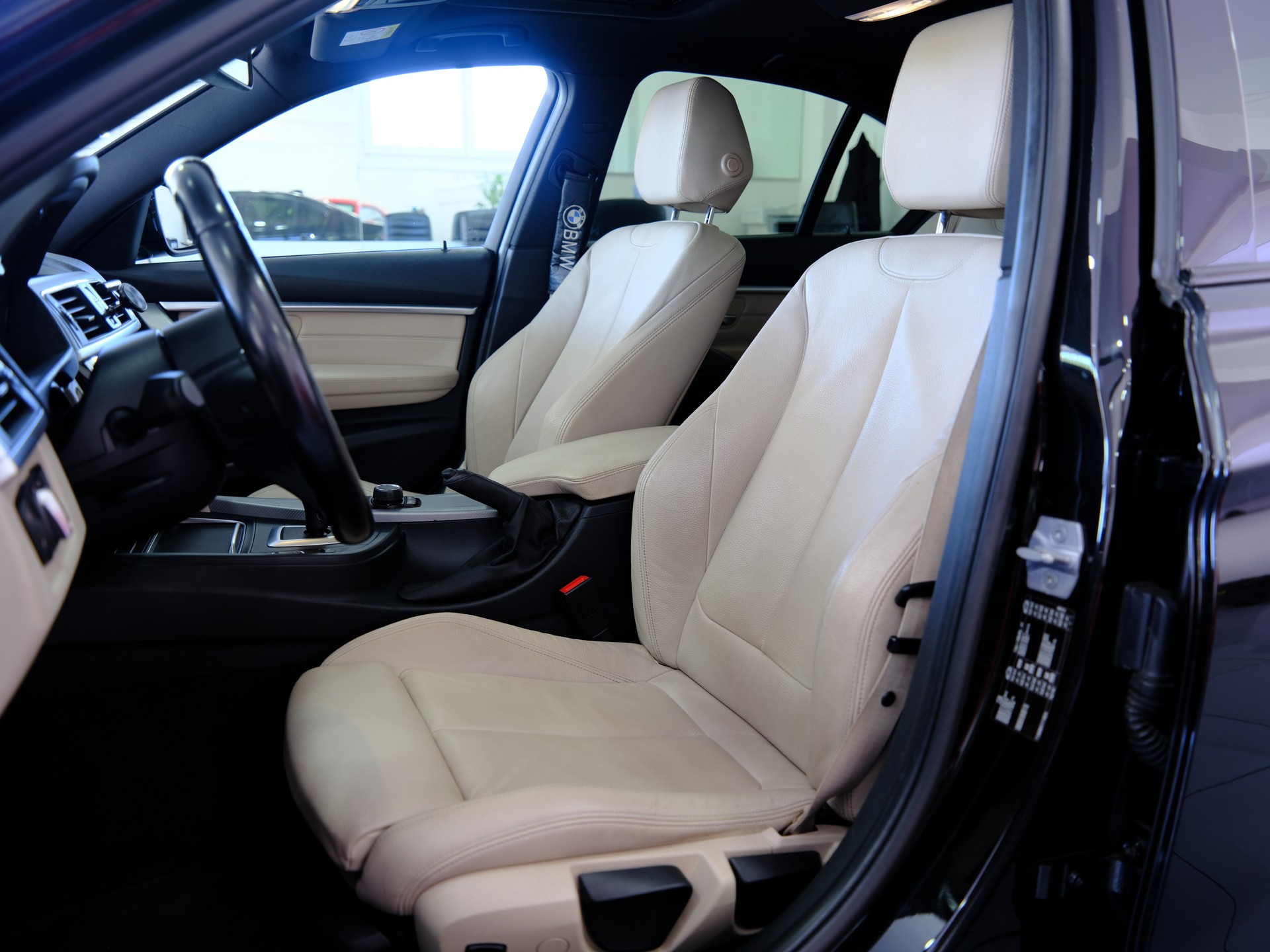 BMW 320d M Sport Steptronic *Rückfahrkamera* *Sitzheizung*-image-11