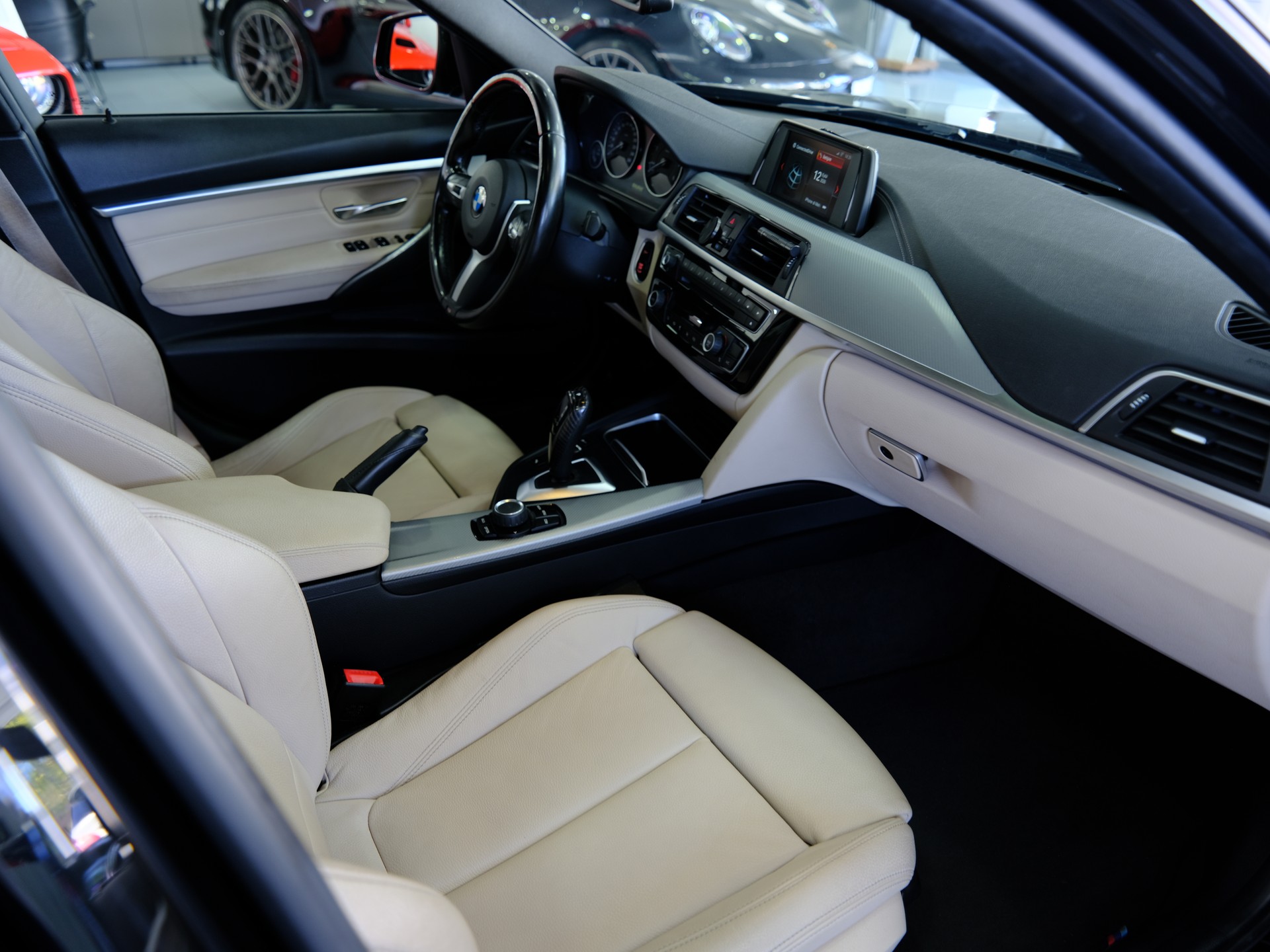BMW 320d M Sport Steptronic *Rückfahrkamera* *Sitzheizung*-image-14