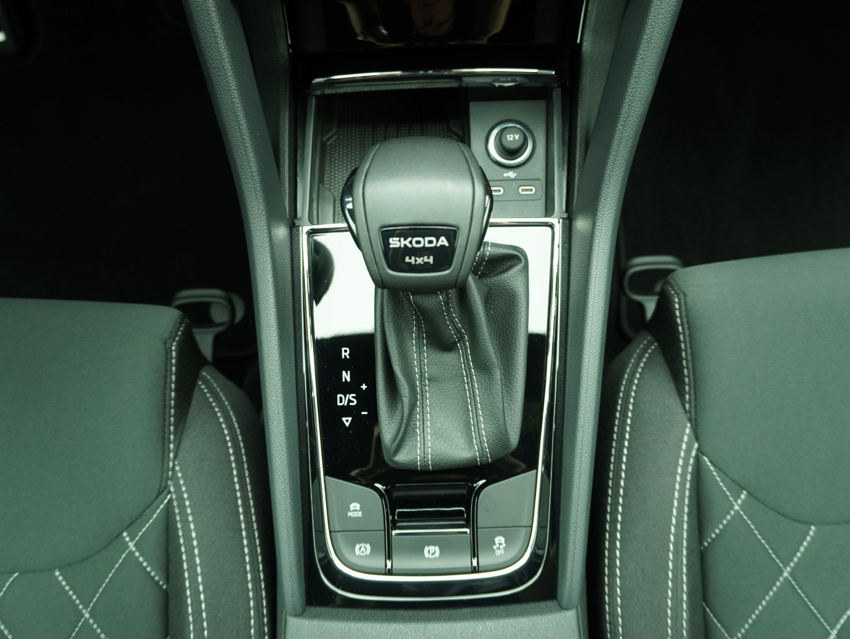 SKODA Karoq 2.0 TSI DSG Sport Line 4x4-image-14