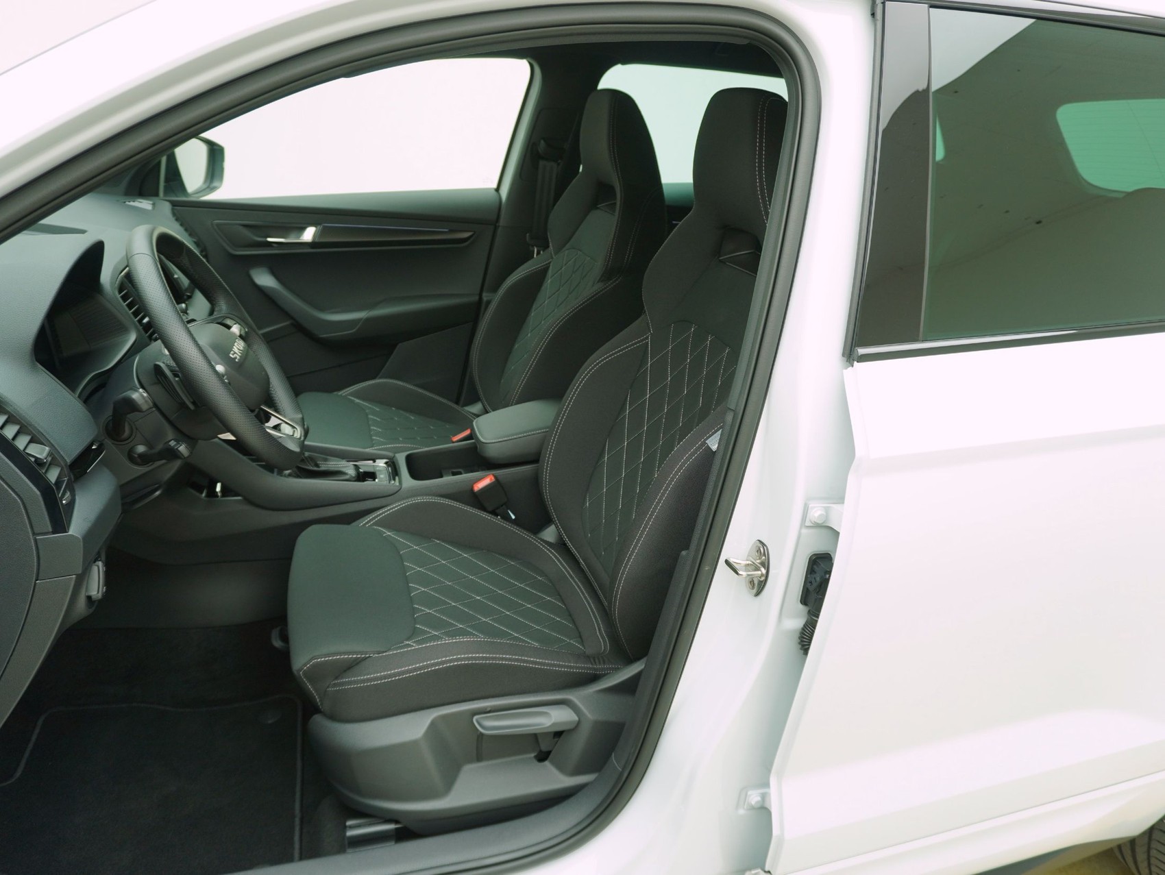 SKODA Karoq 2.0 TSI DSG Sport Line 4x4-image-8