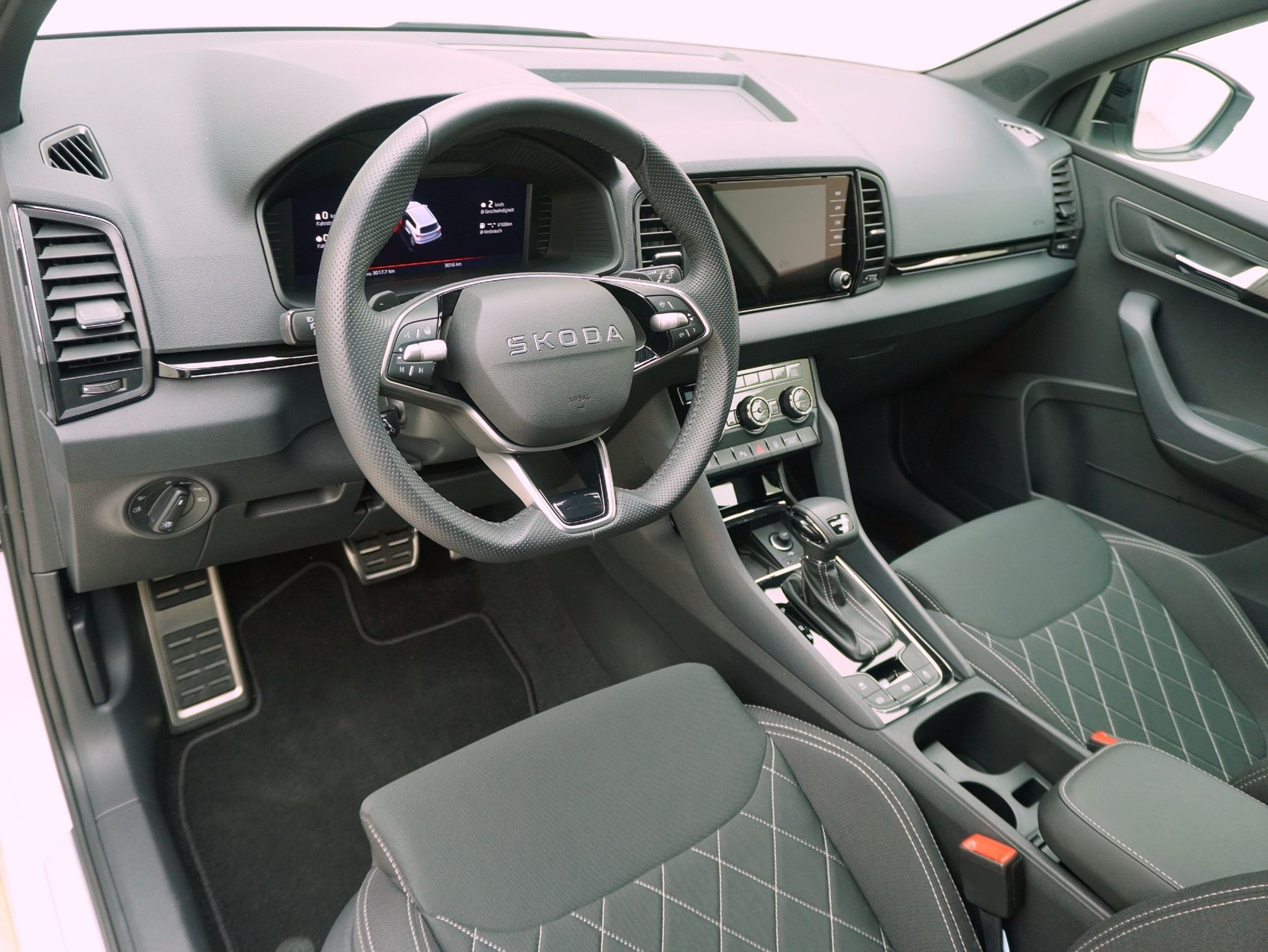 SKODA Karoq 2.0 TSI DSG Sport Line 4x4-image-9
