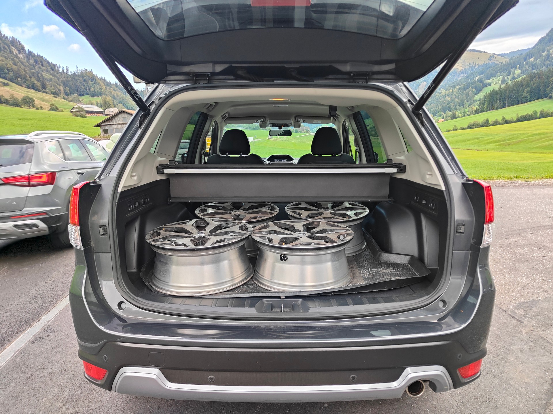 SUBARU Forester 2.0i e-Boxer Swiss Plus Lineartronic-image-14