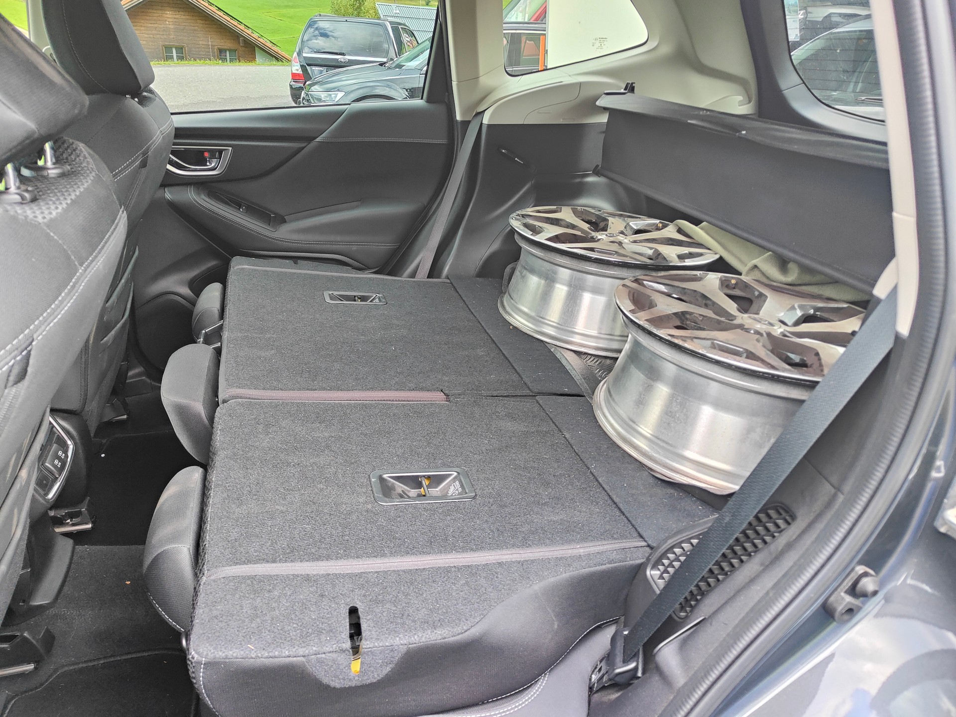 SUBARU Forester 2.0i e-Boxer Swiss Plus Lineartronic-image-13