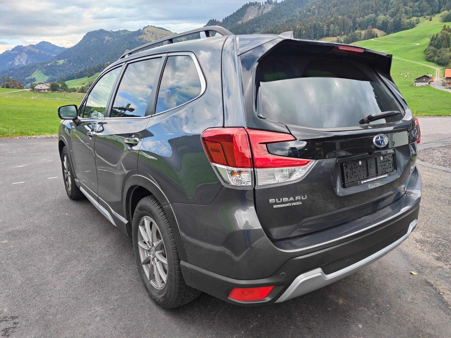 SUBARU Forester 2.0i e-Boxer Swiss Plus Lineartronic-image-1
