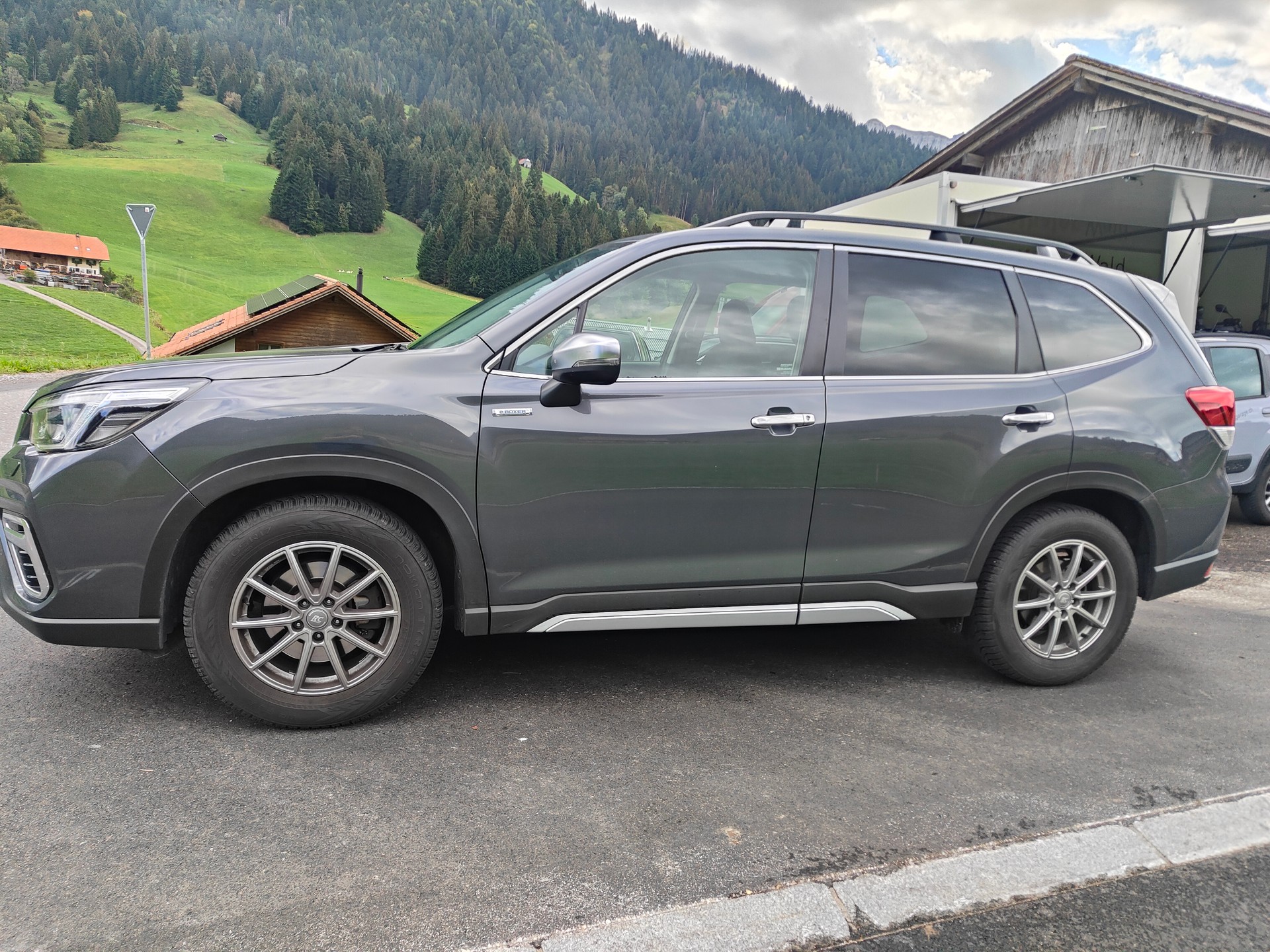 SUBARU Forester 2.0i e-Boxer Swiss Plus Lineartronic-image-4