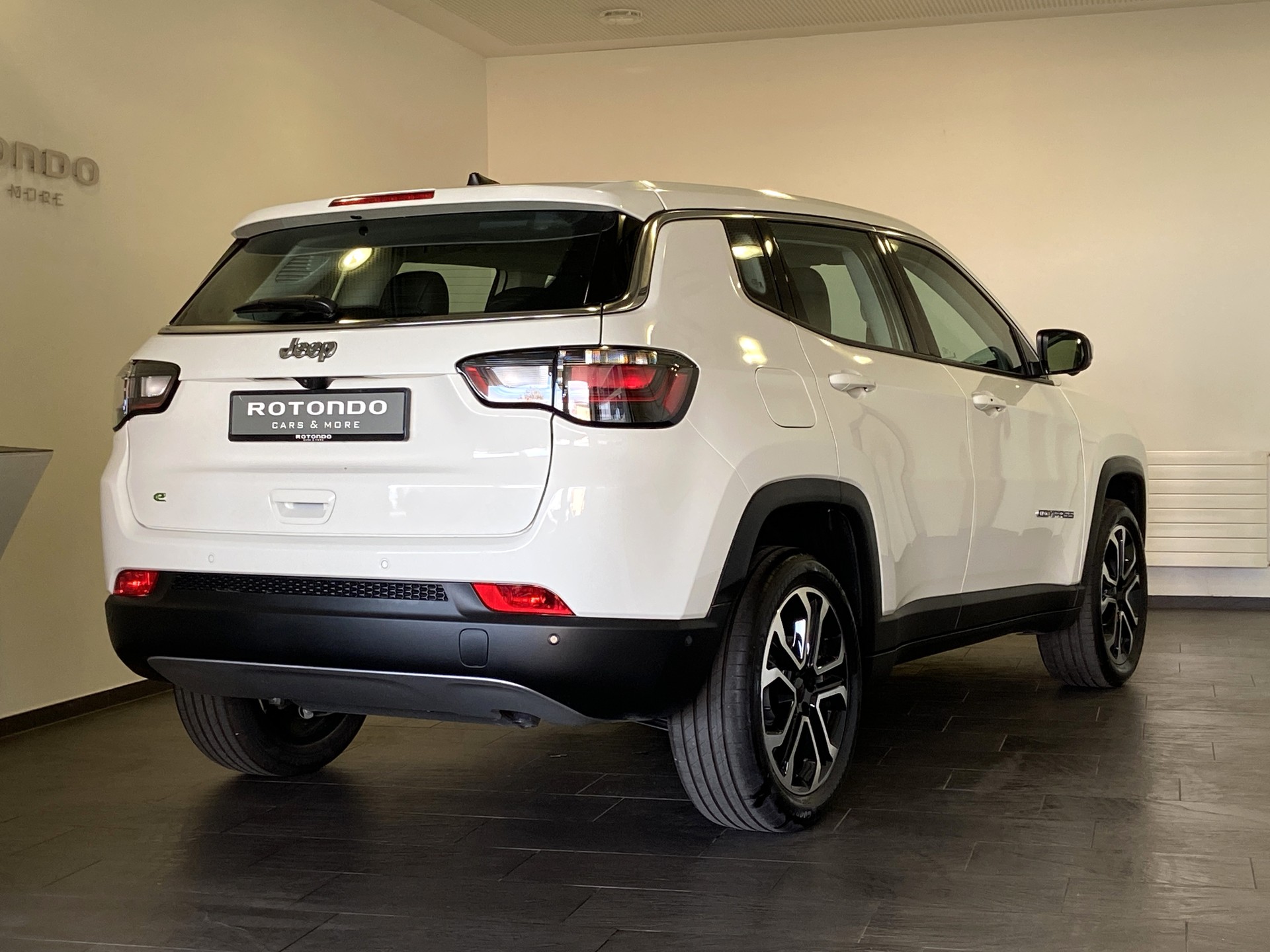 JEEP Compass 4x2 1.5 T MHEV Swiss Altitude-showroom-element-1