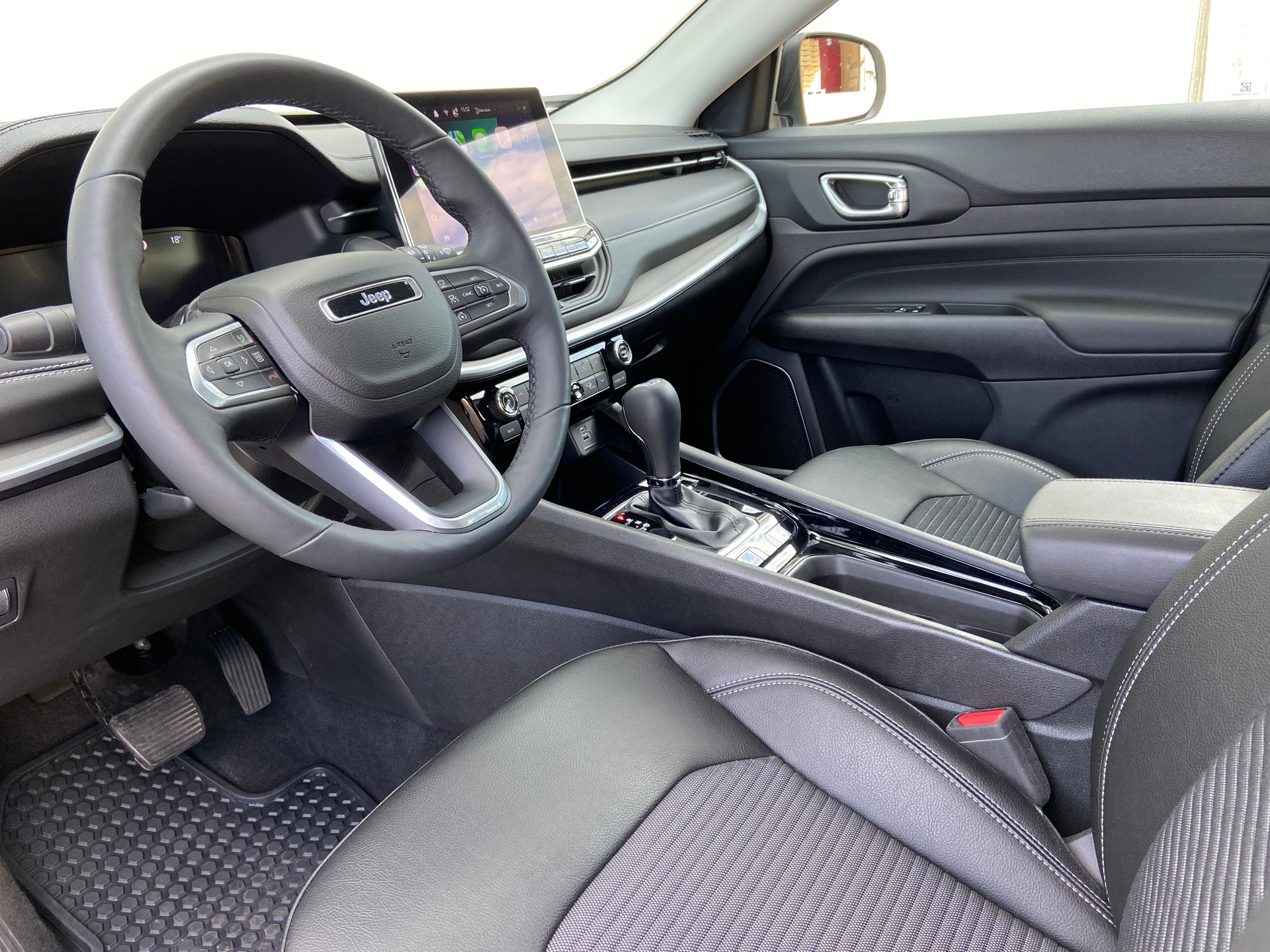 JEEP Compass 1.5 T MHEV Swiss Altitude-image-4