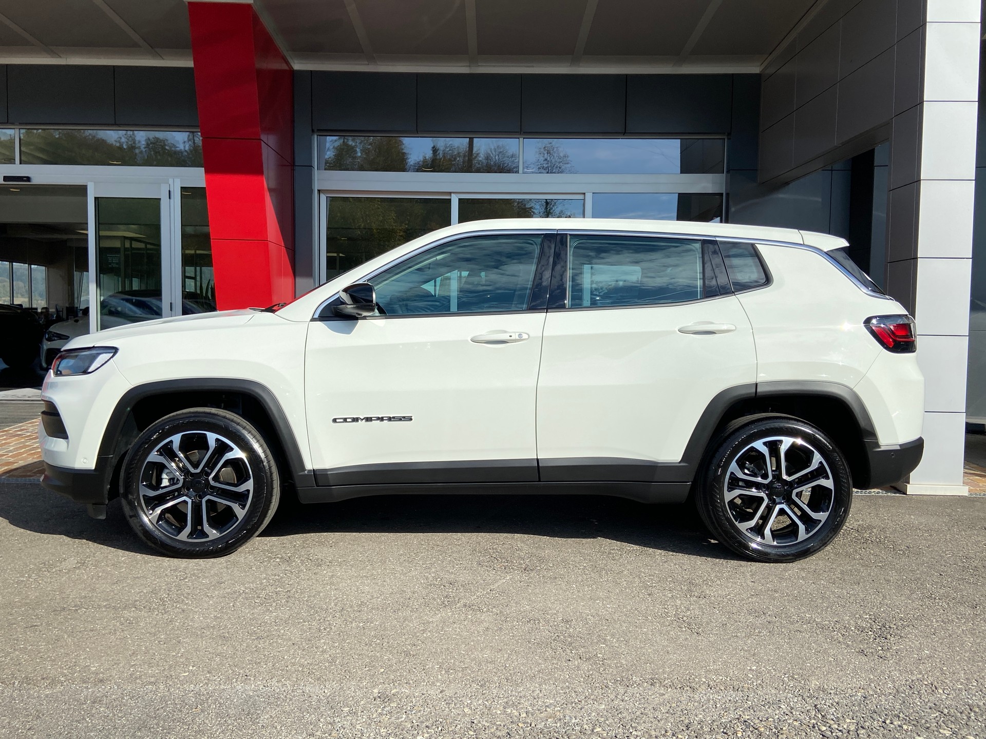 JEEP Compass 1.5 T MHEV Swiss Altitude-image-15