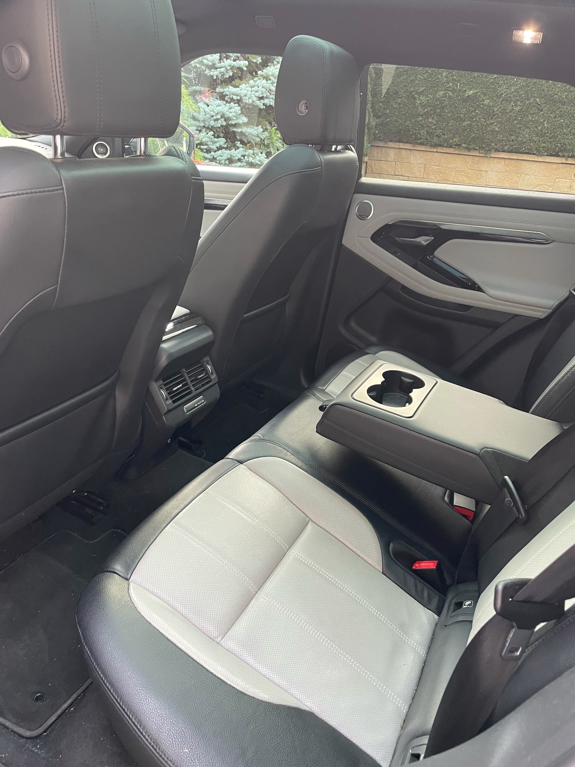LAND ROVER 2.0 T 250 First Edition-image-2