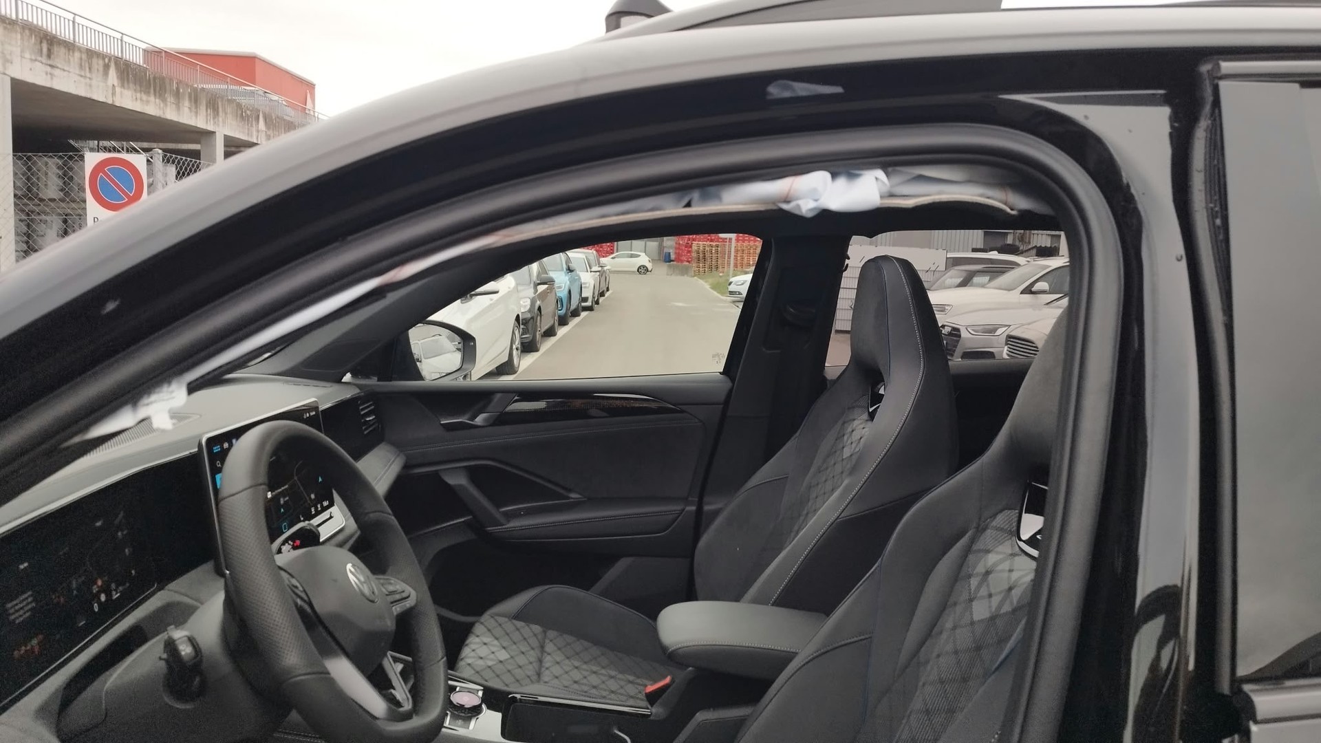 VW Tiguan 2.0 TDI SCR R-Line 4Motion DSG-image-7