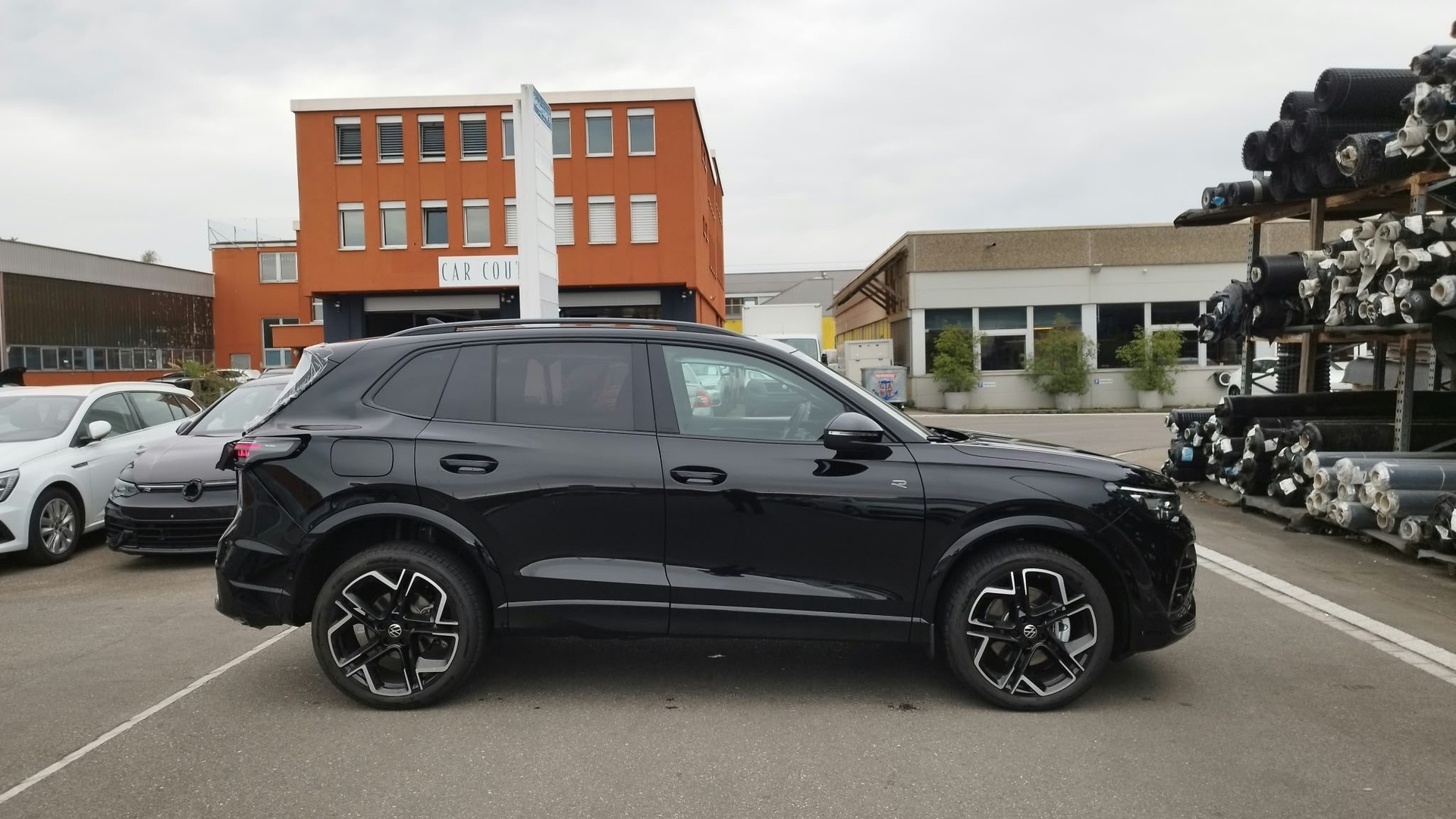VW Tiguan 2.0 TDI SCR R-Line 4Motion DSG-image-1
