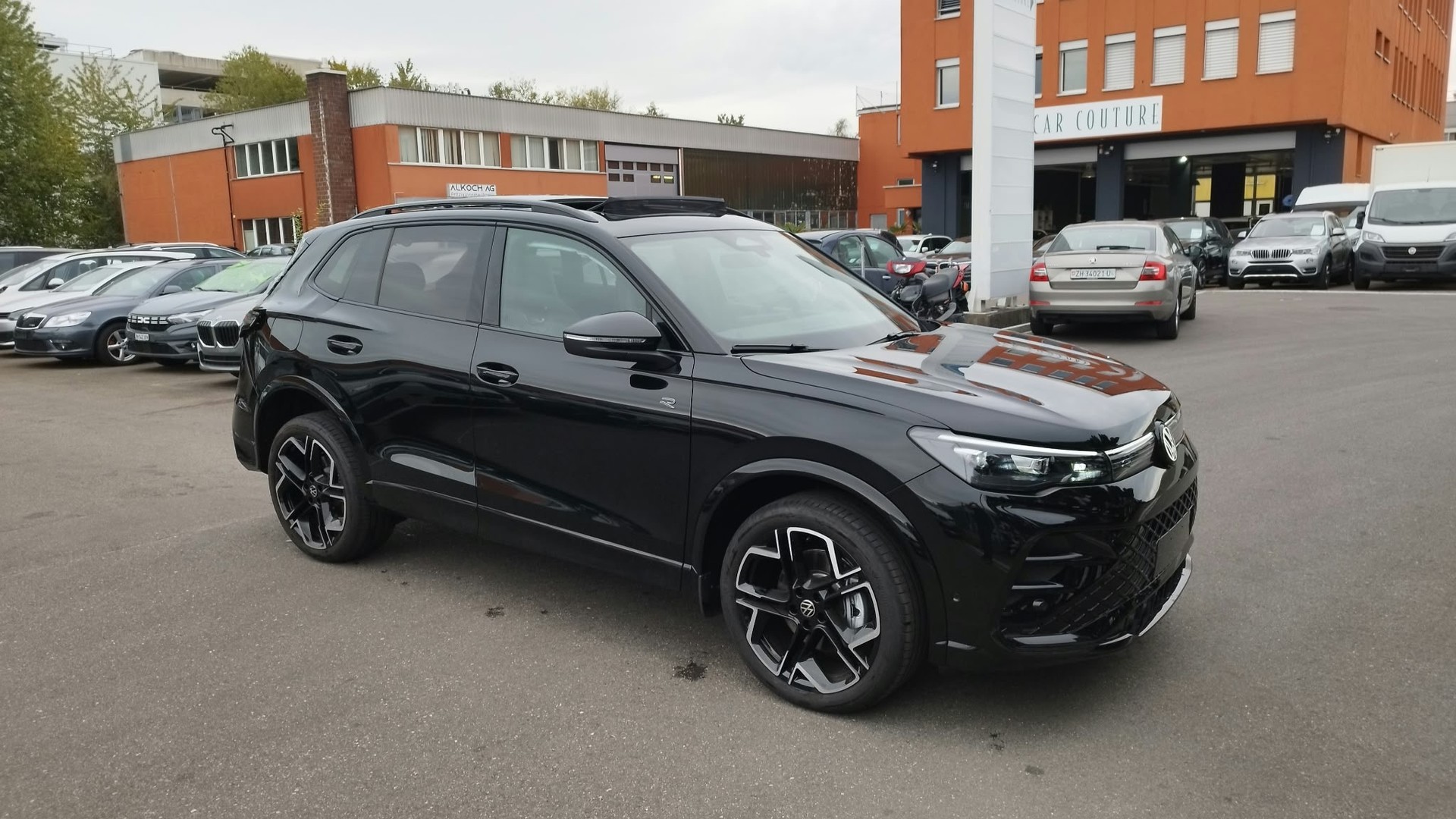 VW Tiguan 2.0 TDI SCR R-Line 4Motion DSG-image-2