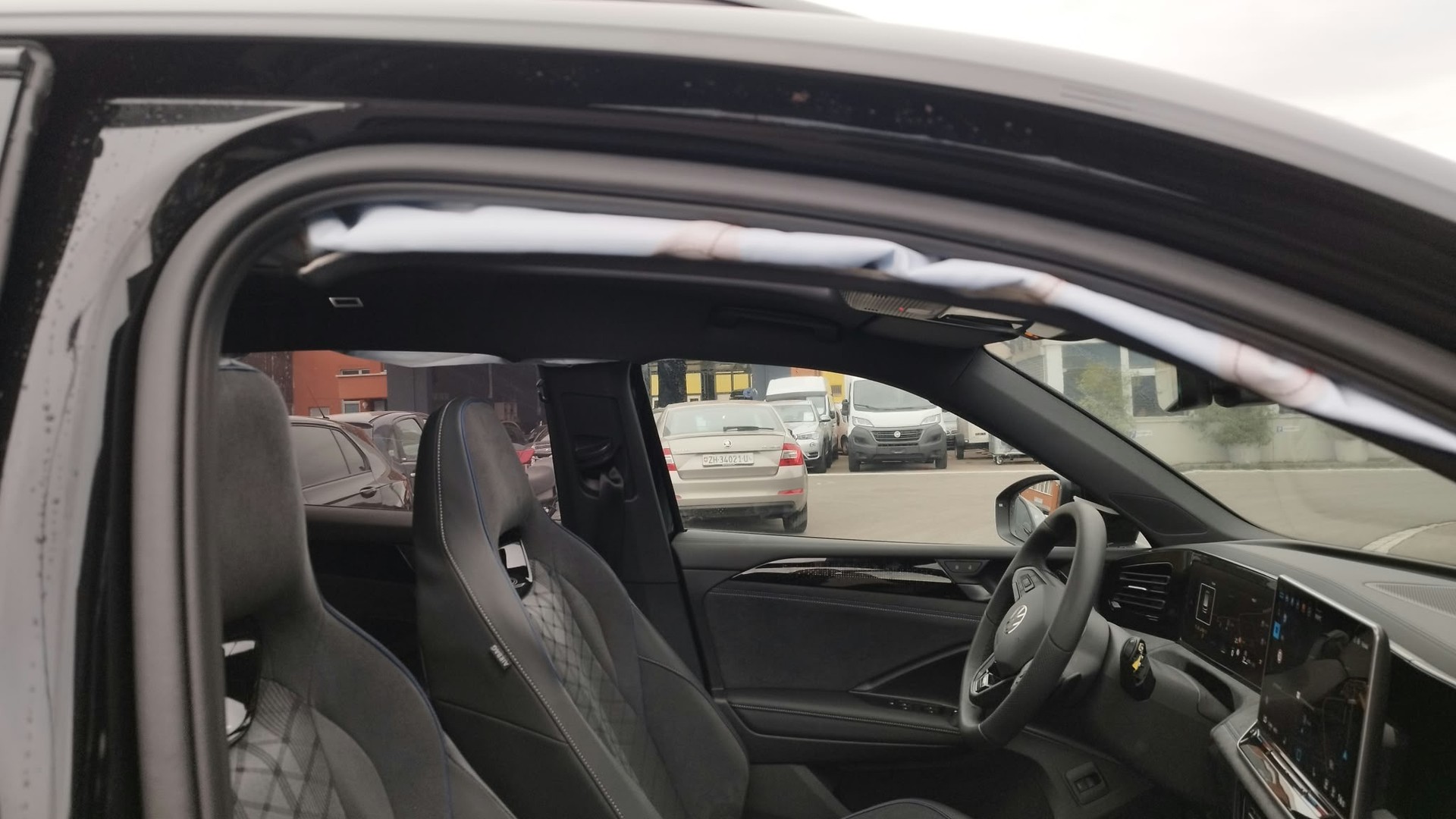 VW Tiguan 2.0 TDI SCR R-Line 4Motion DSG-image-10