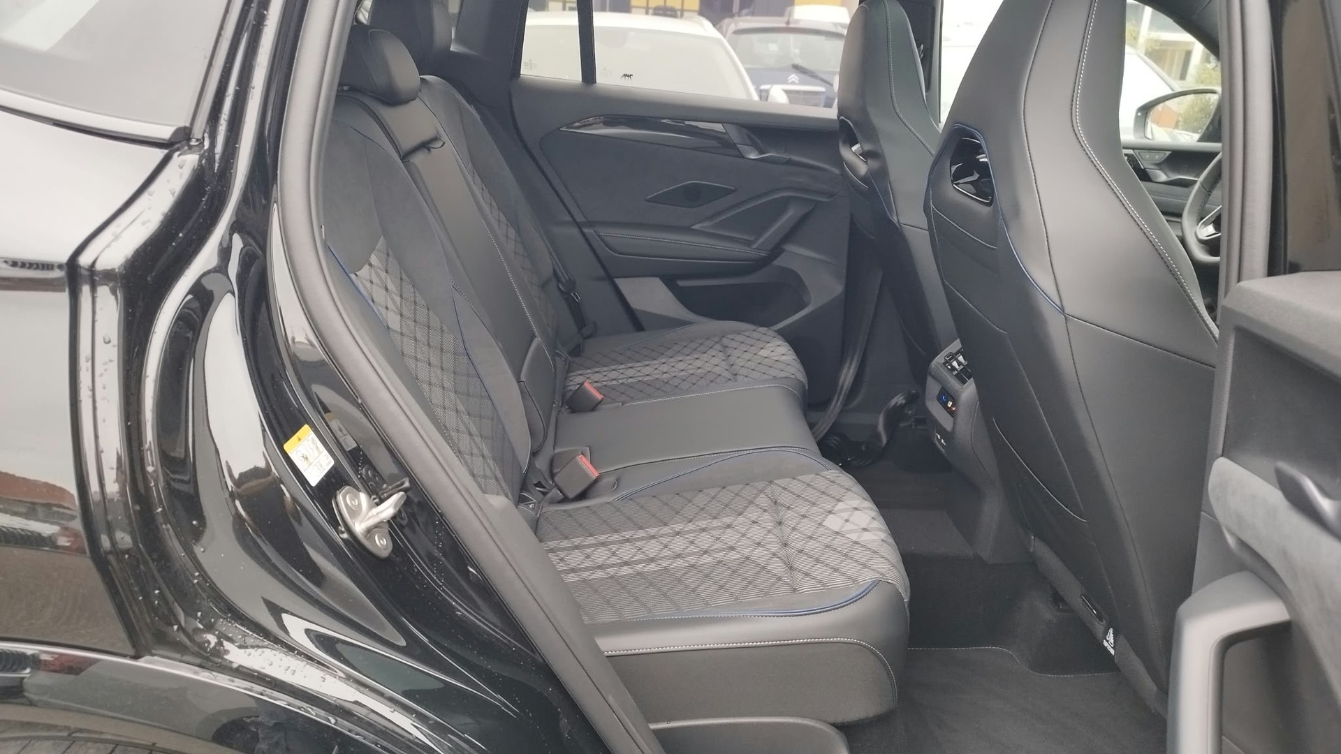 VW Tiguan 2.0 TDI SCR R-Line 4Motion DSG-image-13