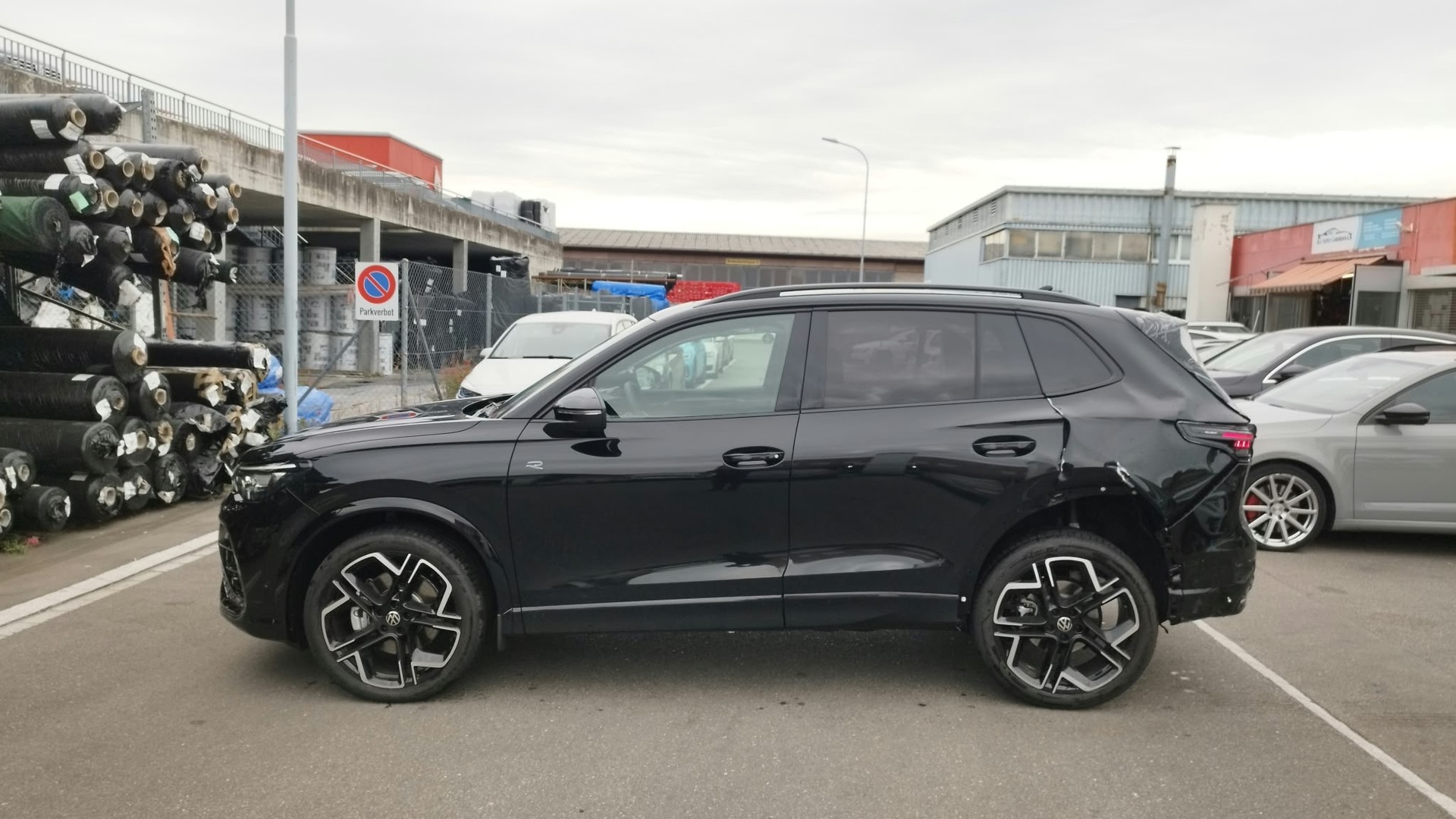 VW Tiguan 2.0 TDI SCR R-Line 4Motion DSG-image-3