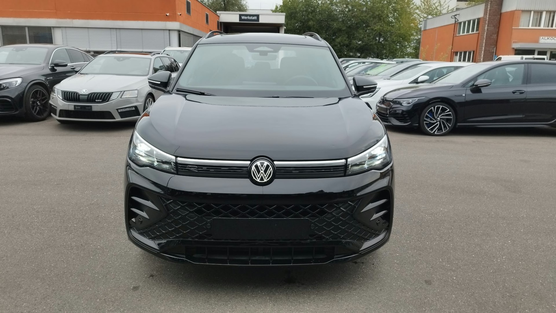 VW Tiguan 2.0 TDI SCR R-Line 4Motion DSG-image-0