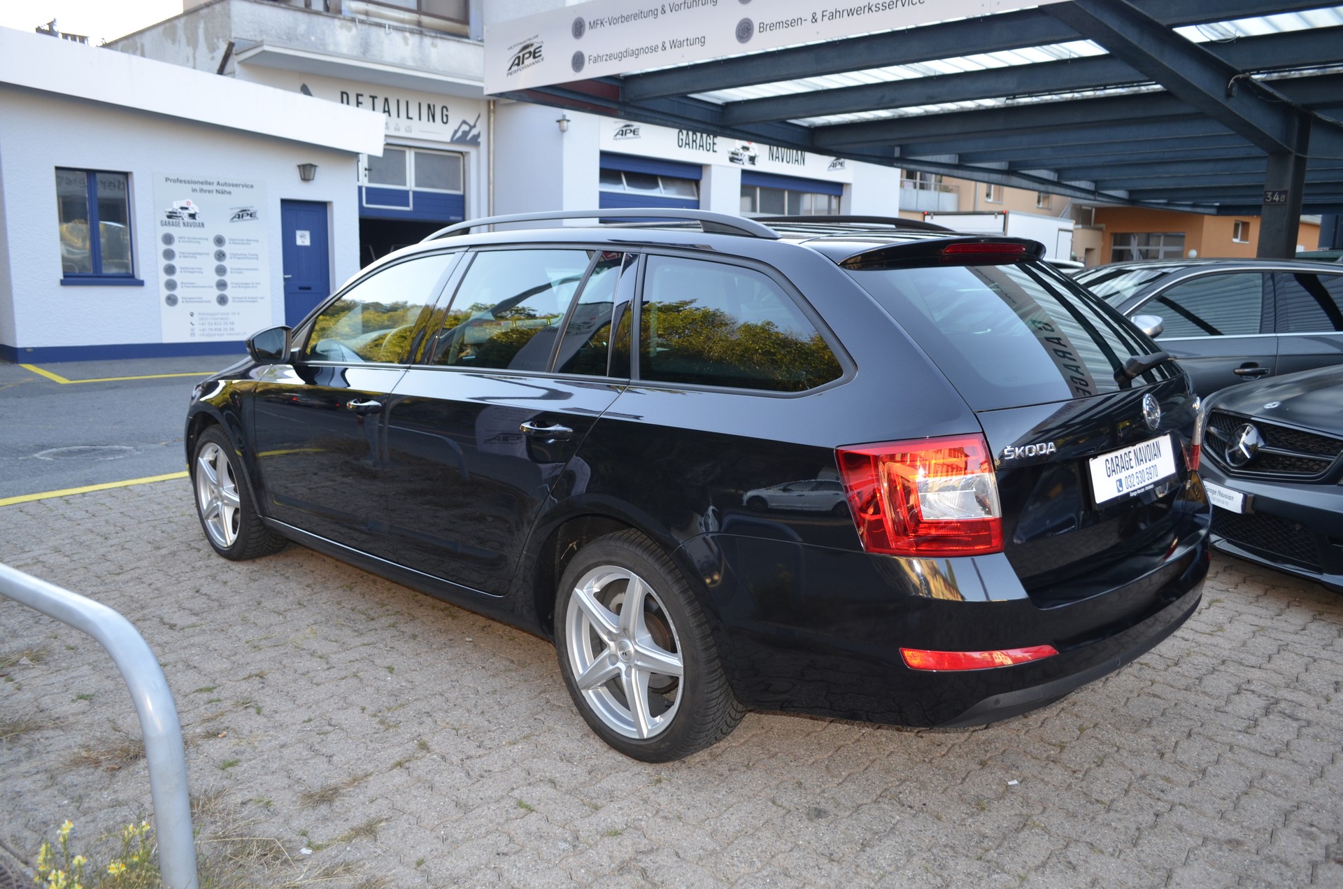 SKODA Octavia Combi 1.6 TDI Active DSG-image-2