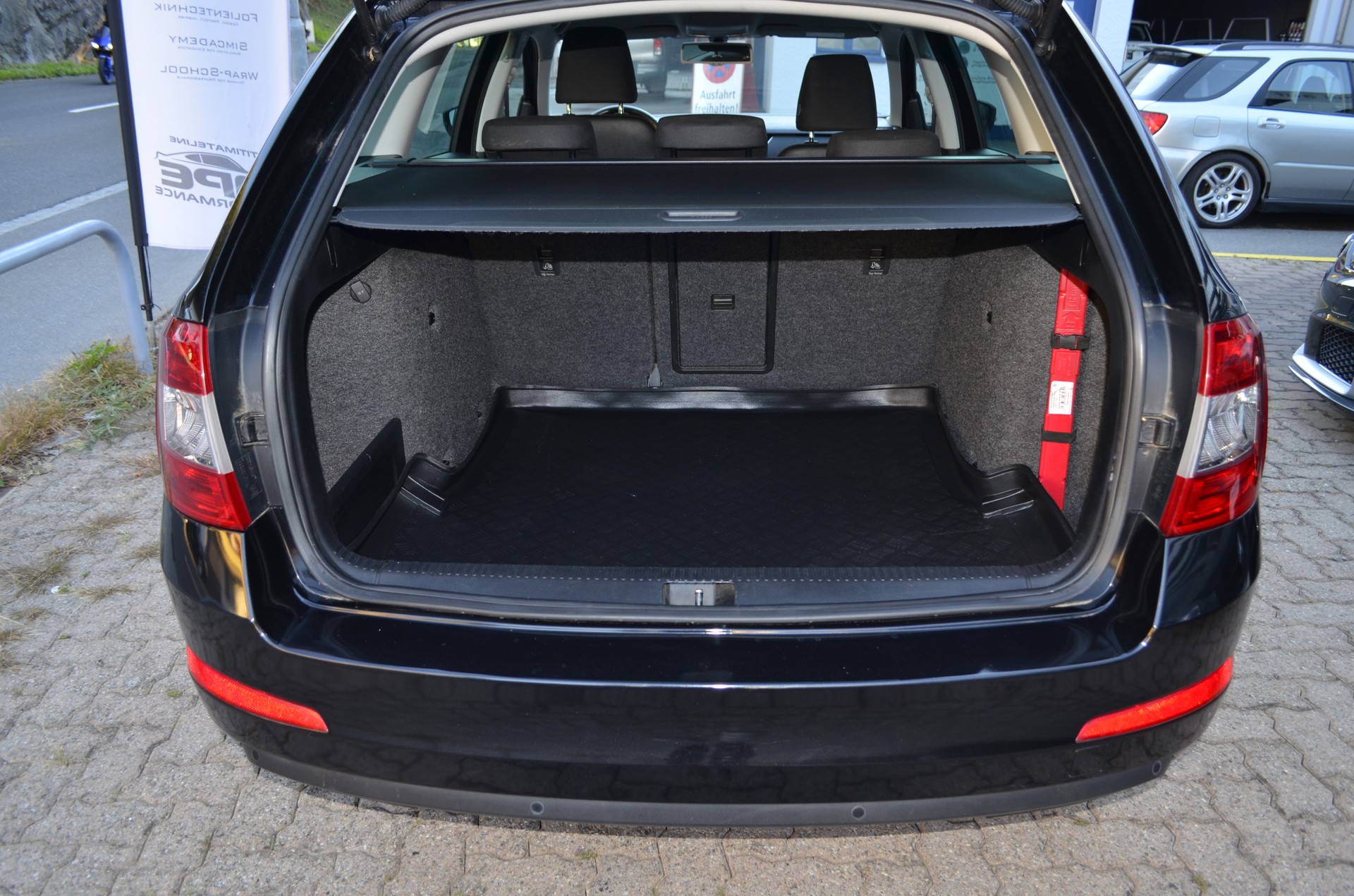 SKODA Octavia Combi 1.6 TDI Active DSG-image-9